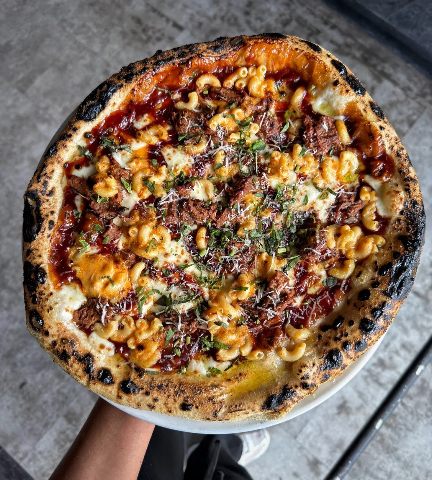 &ldquo;You can&rsquo;t put all that on a pizza!&rdquo; WE ALREADY DID😎
Overnight Slow-Cooked Beef Brisket, Creamy Mac &amp; Cheese with a BBQ Base🫠

Meet THE BEAR 🐻 

📍Circo Italian, Newcastle