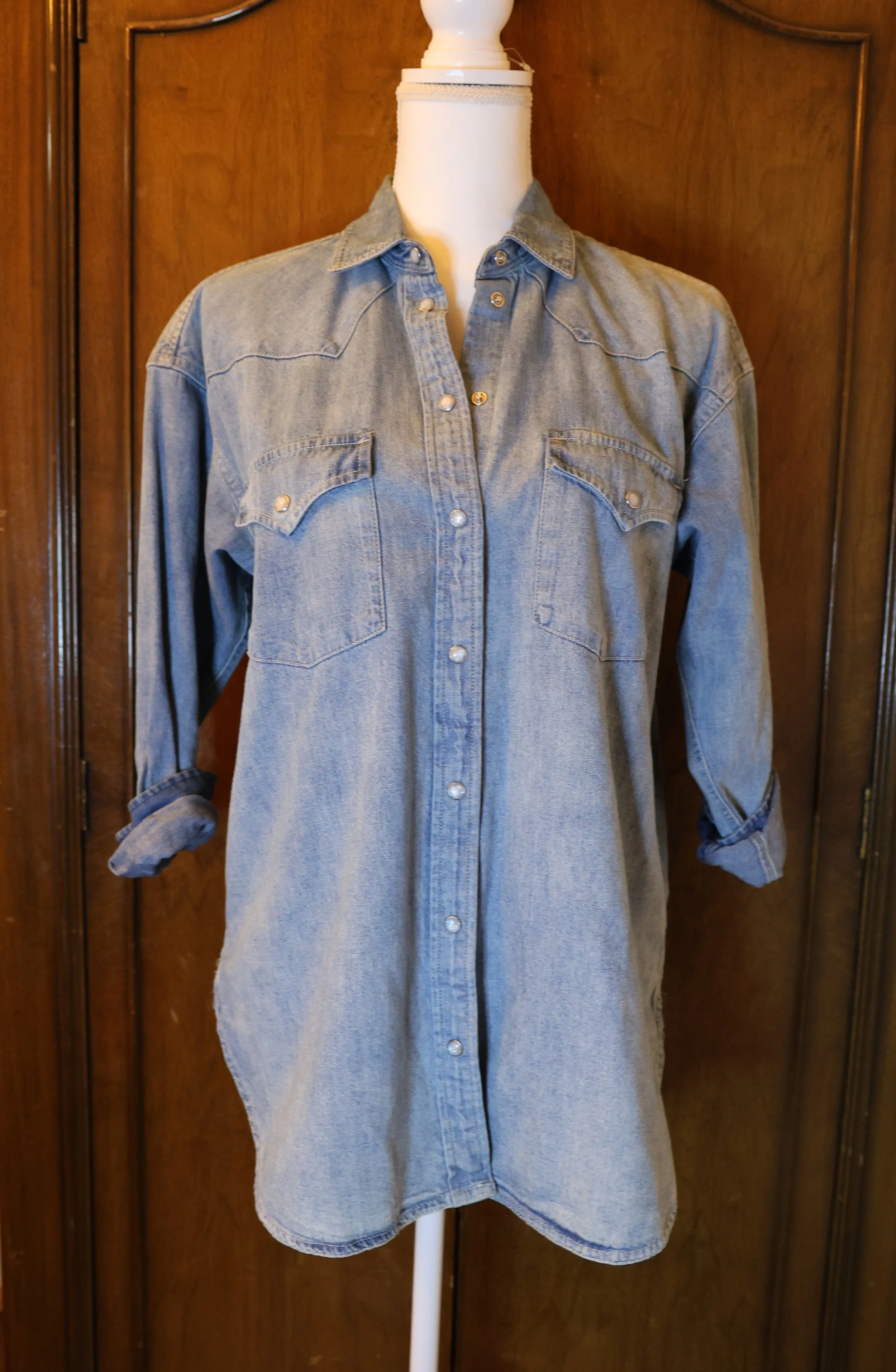 J Crew Denim Shirt Snap Front Relaxed Fit Size 4 Very Good Contition