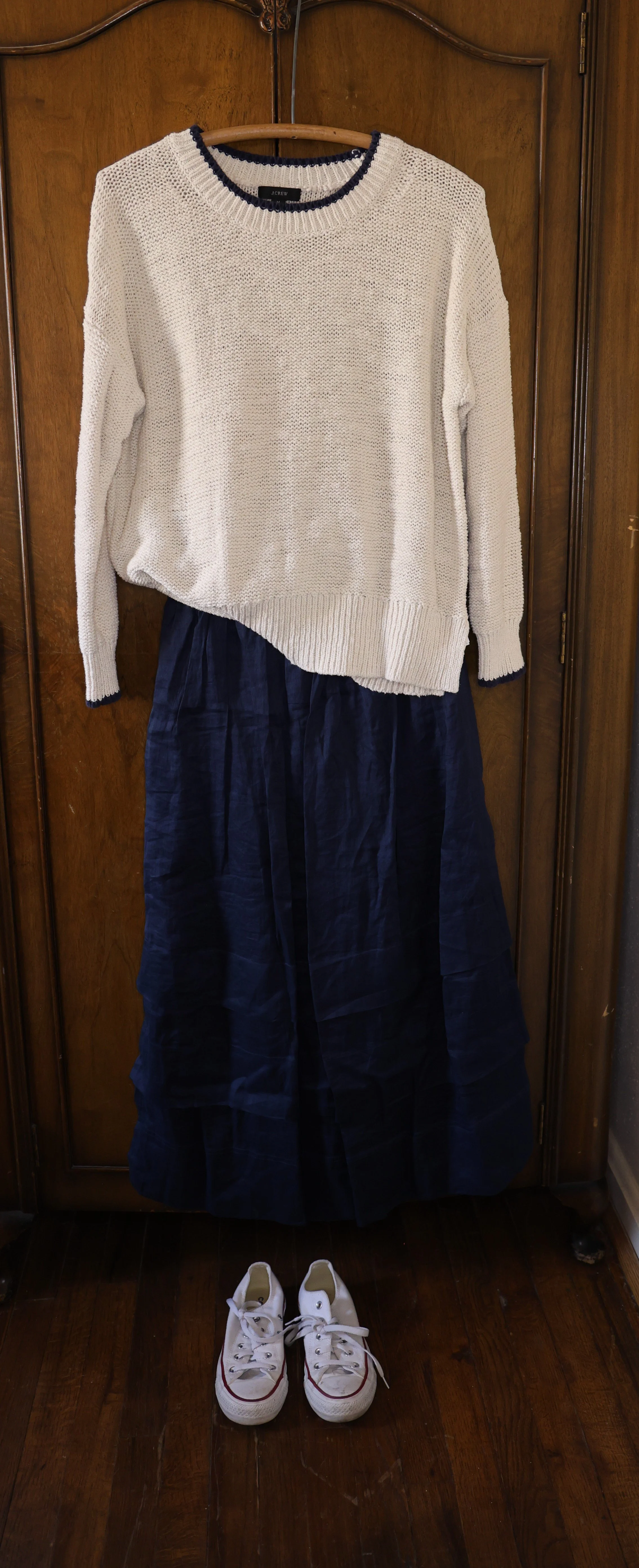 J Crew Cotton Sweater in Ivory Tipped in Navy. Size Medium. Very Good Condition