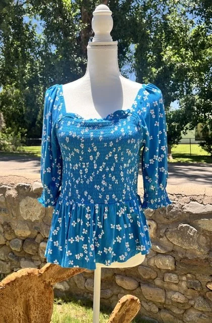 Draper James Gathered Blue Daisy Print Top Size Medium NWT