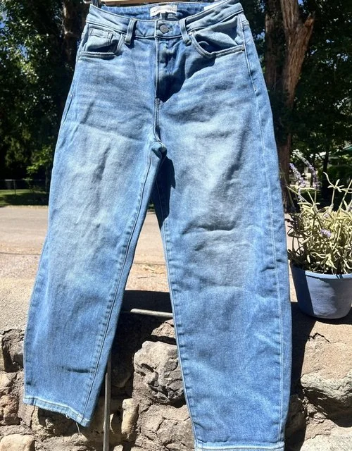Risen Barrel Leg Jeans Size 3/26 Excellent Condition