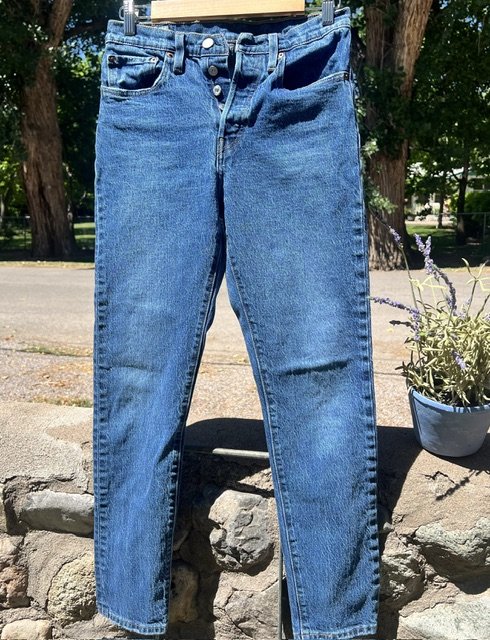 Levi's 501 Button Fly Jeans Size 27 x 32 Very Good Condition