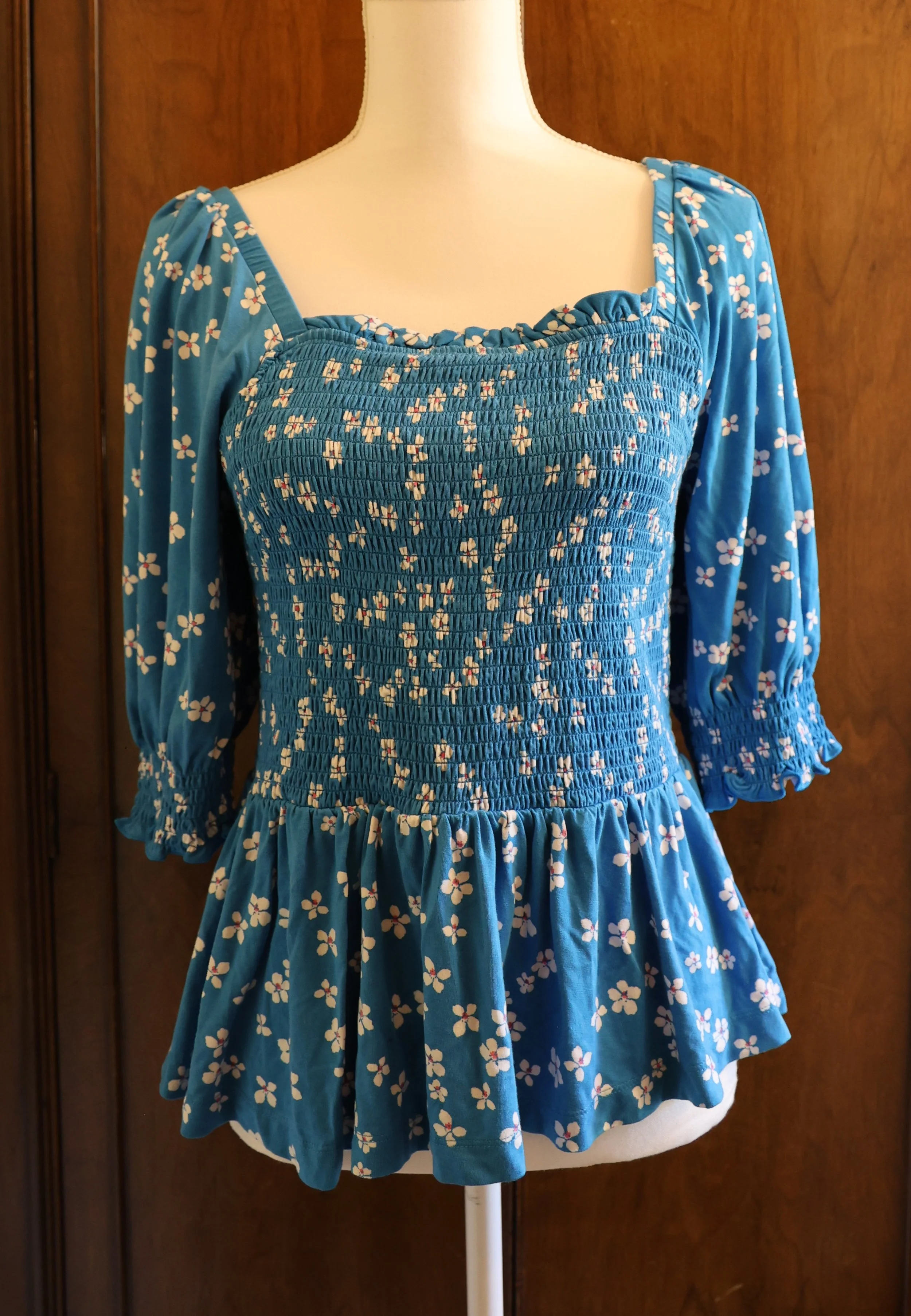 Draper James Gathered Blue Daisy Print Top Size Medium NWT