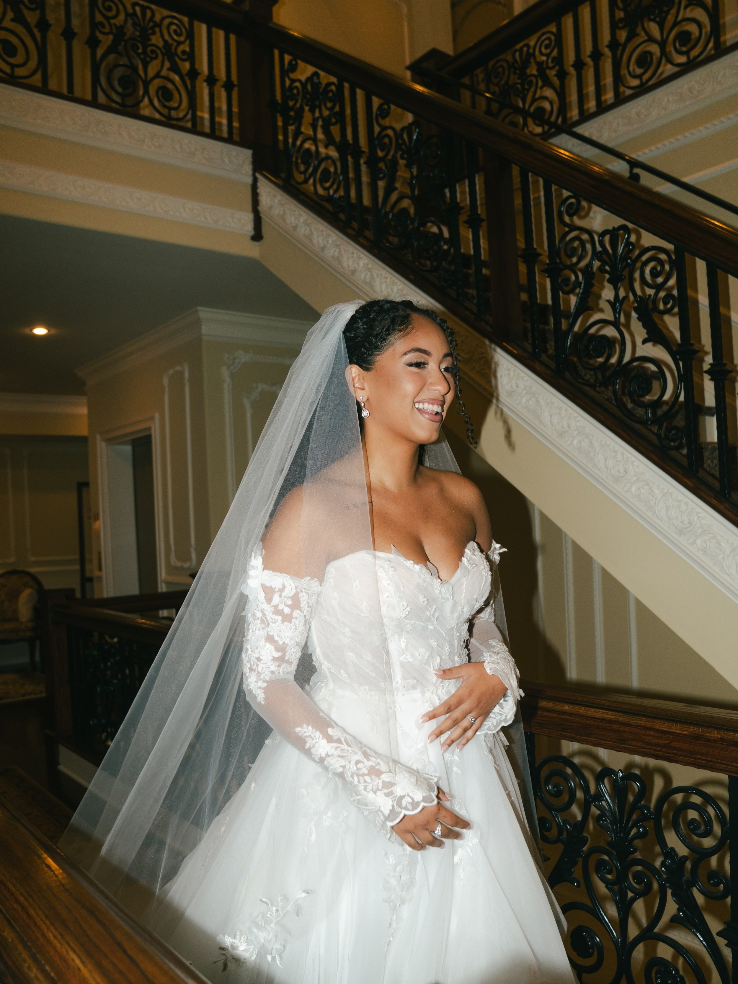 A few moments before and after &ldquo;I do&rdquo; with @its.emmanie 🤍 Swipe ⬅️ to read in her own words about her experience ✨

Emmanie&rsquo;s wedding day is such a beautiful memory to look back on. Oftentimes, as a bride, you spend so much time pl