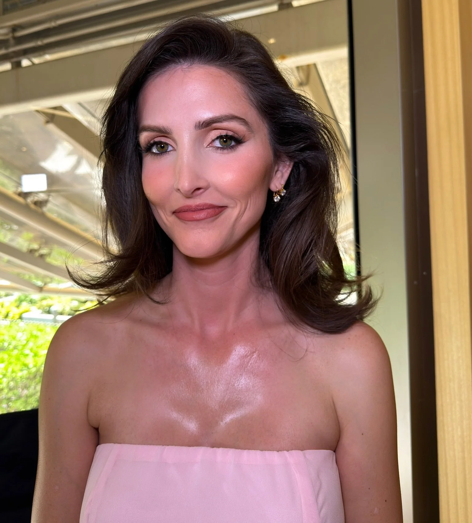 Did I just do Jackie Kennedy&rsquo;s doppelg&auml;nger&rsquo;s makeup?? 😅 I couldn&rsquo;t stop seeing it once I realized! 

Stunning bridesmaid glam by me @lauraariasmua 
Hair by @davidcarinihair 
Booking by @yasminbmakeup 

Miami! 🌴 I&rsquo;ll be