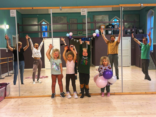 BARN oG VOKSEN DANSETIME
