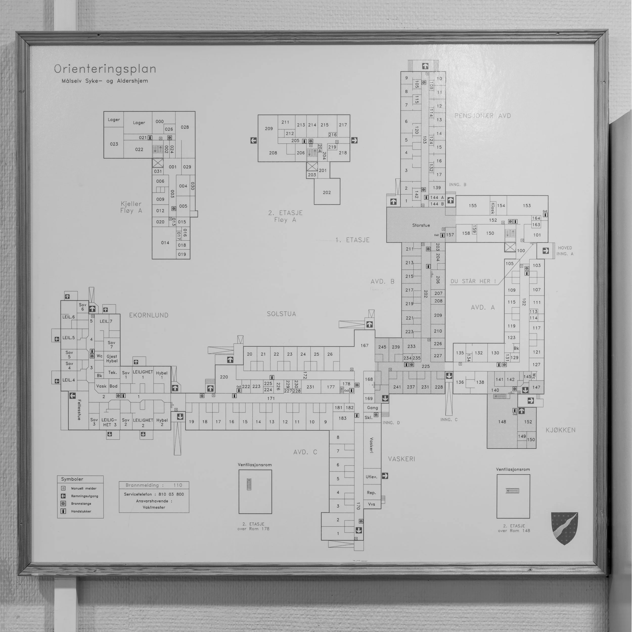 Floor plan of a healthcare and eldercare facility, showing various wards, rooms, and departments with labels in Norwegian.