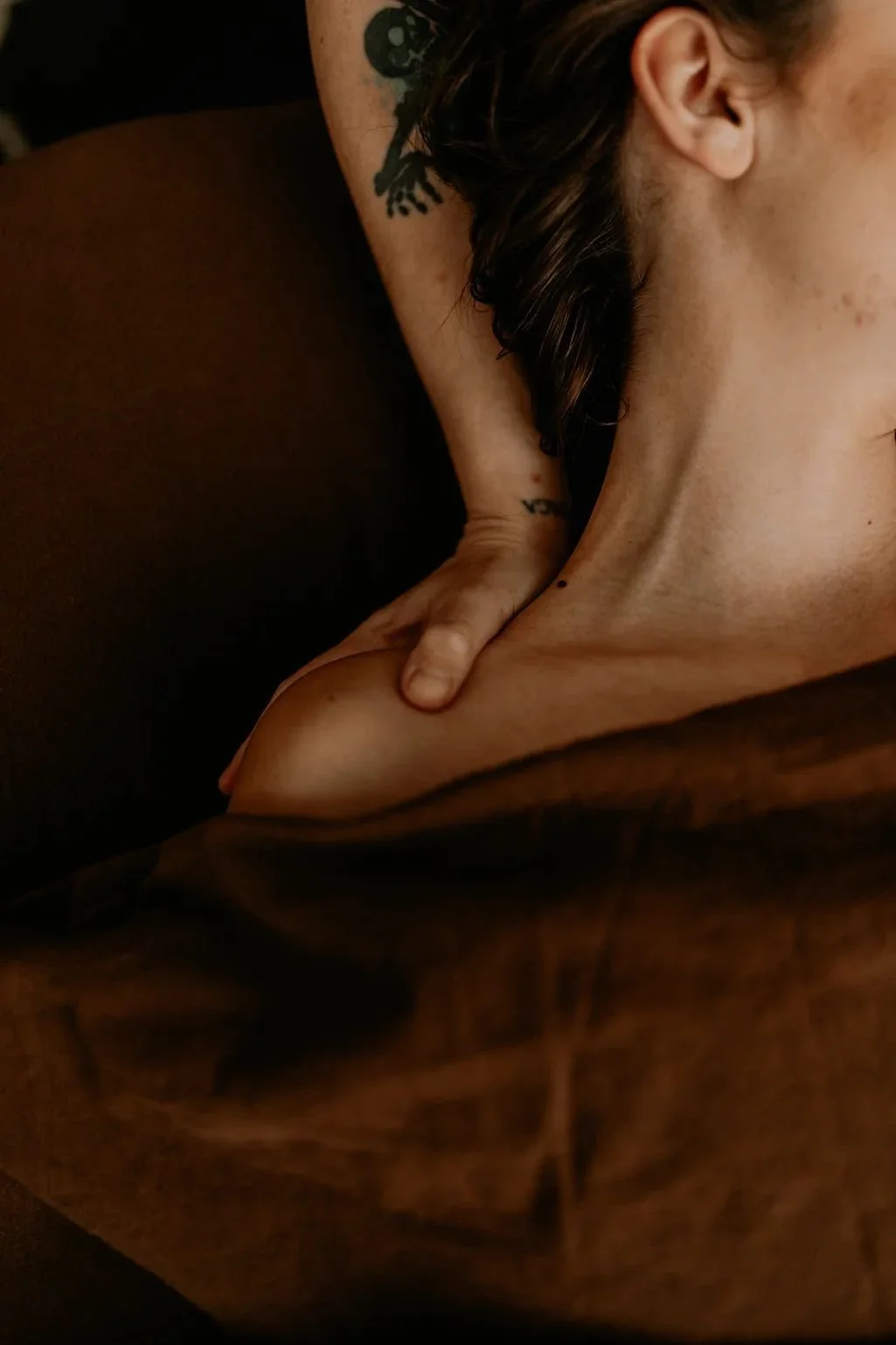 An abstract outline icon with diagonal lines within a circle shape.