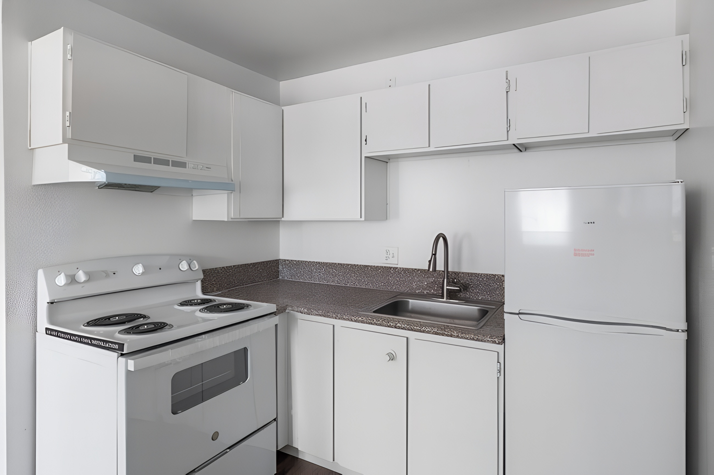 High_resolution_clean_apartment_kitchen_with_white-1771970756110.png