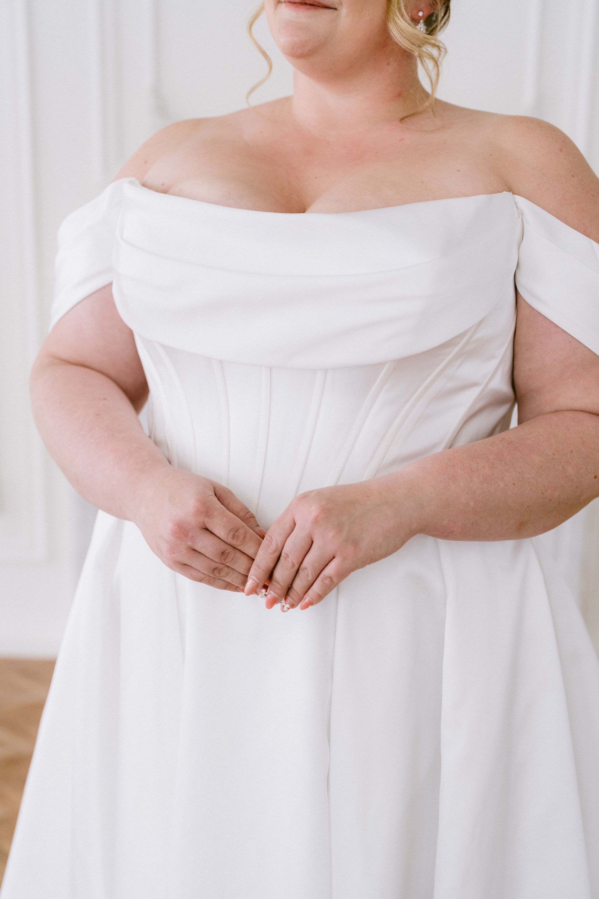 CURVE-COUTURE-BRIDAL-SIGNATURE-COLLECTION-MAREN (2).jpg