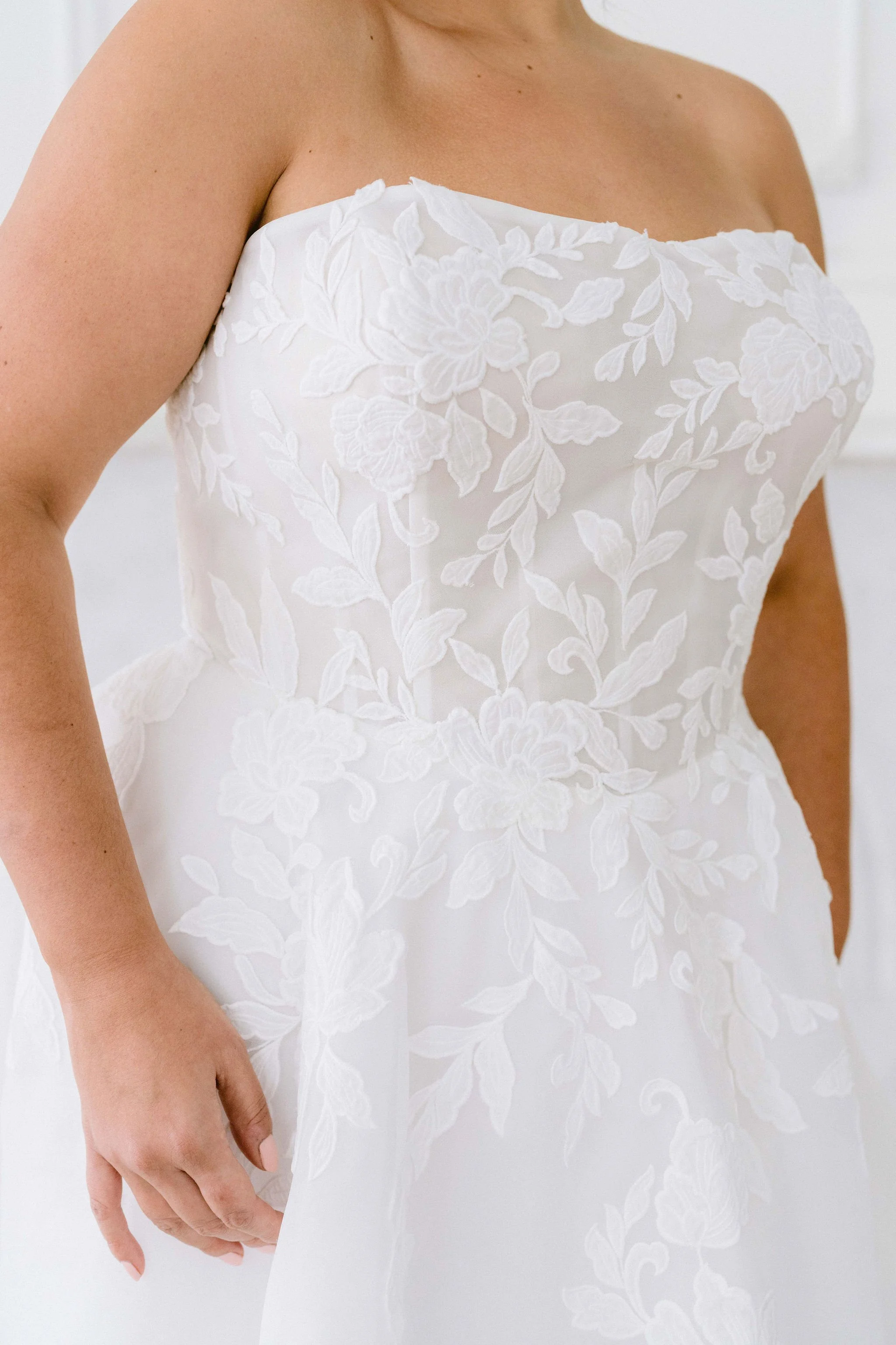 CURVE-COUTURE-BRIDAL-SIGNATURE-COLLECTION-MABEL (2).jpg