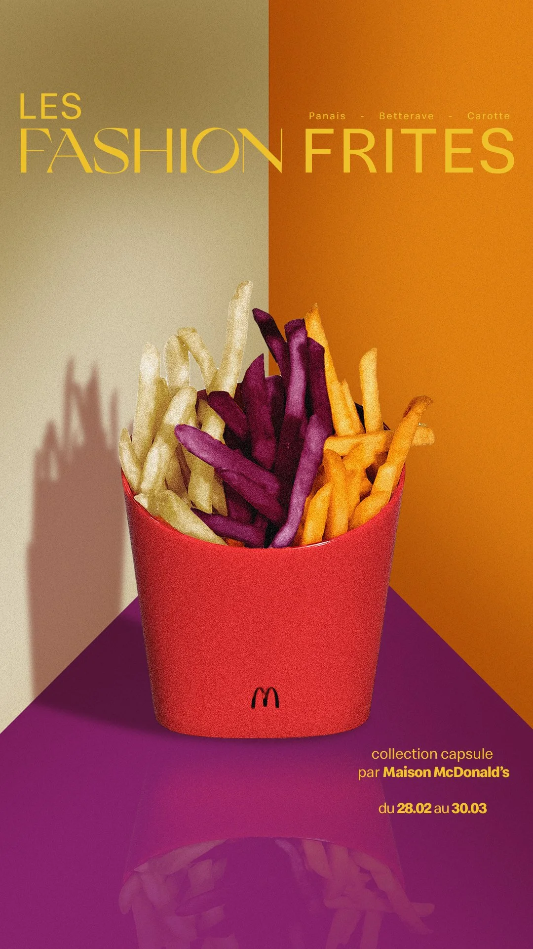 Une image promotionnelle d'un emballage de frites de McDonald's, contenant des frites de différentes couleurs pour représenter différentes variétés, sur un fond coloré avec du texte en français annonçant une collection capsule de Maison McDonald's du 28 février au 30 mars.