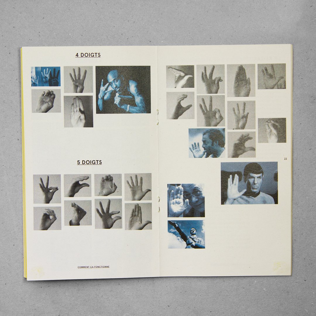 Page d'un livre montrant des photographies de mains illustrant le langage des signes pour les chiffres 4 et 5, avec quelques images de personnes utilisant ces signes.