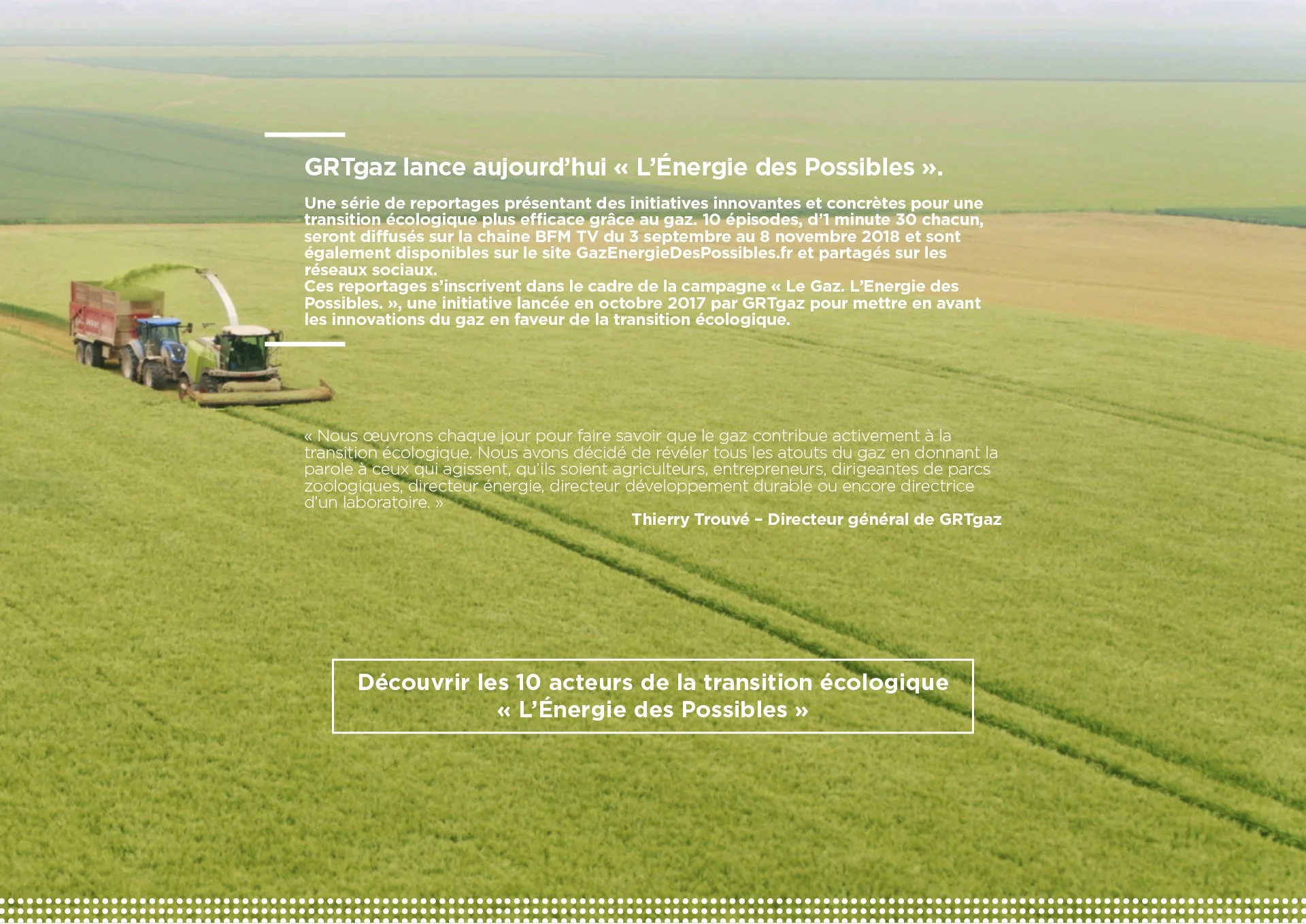Une image de champs verdoyants avec un tracteur vert aspergeant du gaz sur la récolte, avec du texte en français à côté expliquant le lancement d'une campagne sur l'énergie des possibles par GRTgaz.