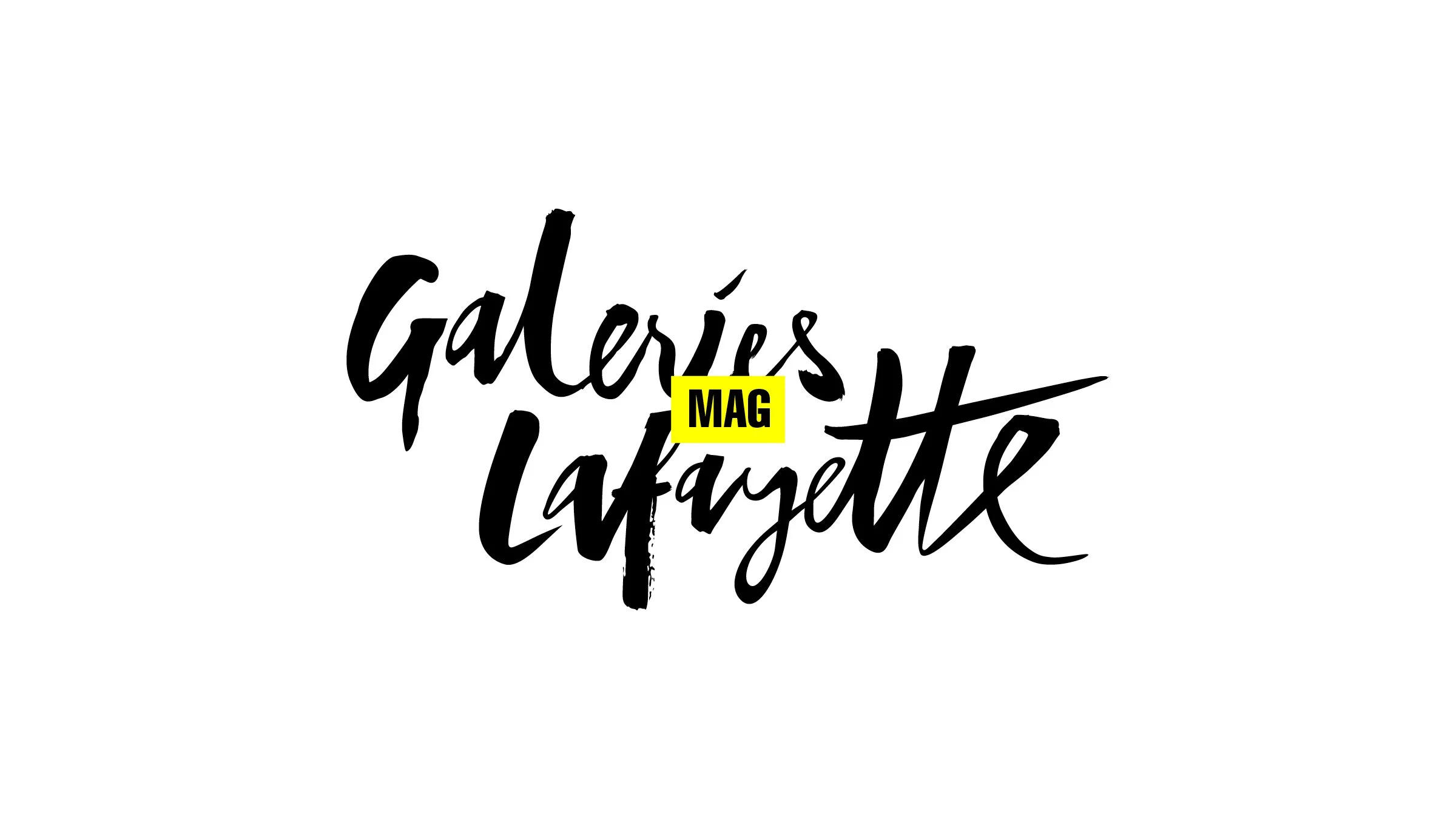 Logo de Mag Galeries Lafayette avec texte en style manuscrit noir et un accent jaune