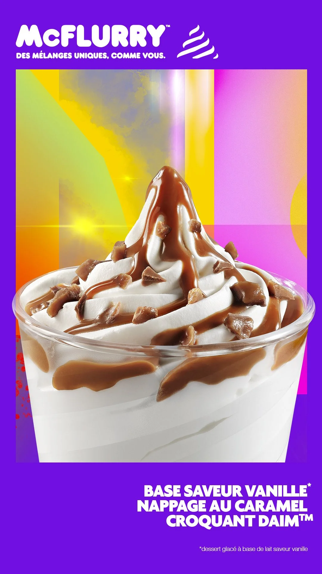 Une coupe de glace vanille avec du caramel et des morceaux de chocolat. Le fond est coloré avec un design abstrait. En haut, le texte indique "McFLURRY" et "des mélanges uniques, comme vous". En bas, il y a une description: "Base saveur vanille, nappage au caramel croquant Daim".