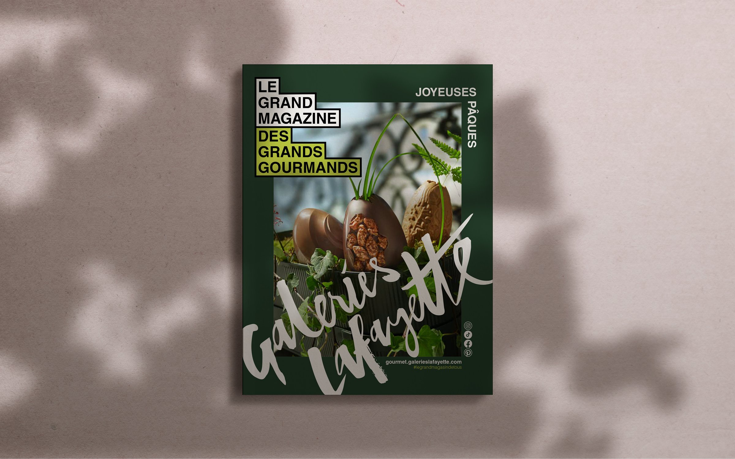 Couverture d'un magazine avec des chocolats, des feuilles de menthe et une branche de cannabis en arrière-plan. Texte en français : "Le grand magazine des grands gourmands" et "Joyeuses fêtes".
