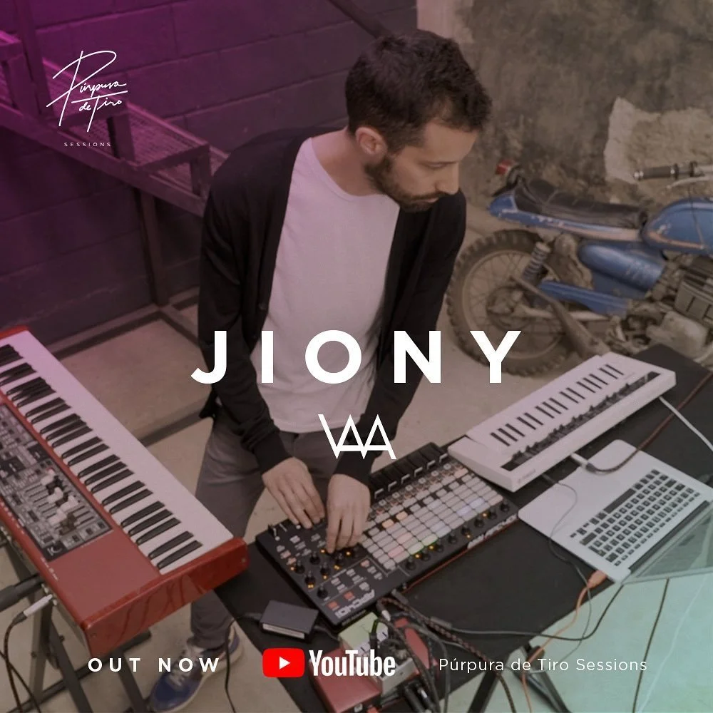 Ya está afuera Púrpura de Tiro Sessions con @jonajonjion del sello discográfico @vaariosartistas en @reyvinilopressing.
-
Apóyennos subscribiéndose al canal de YouTube 🔥
Link en la bio‼️
-
&iexcl;Estén atentos para el próximo estreno!
-
@z.am