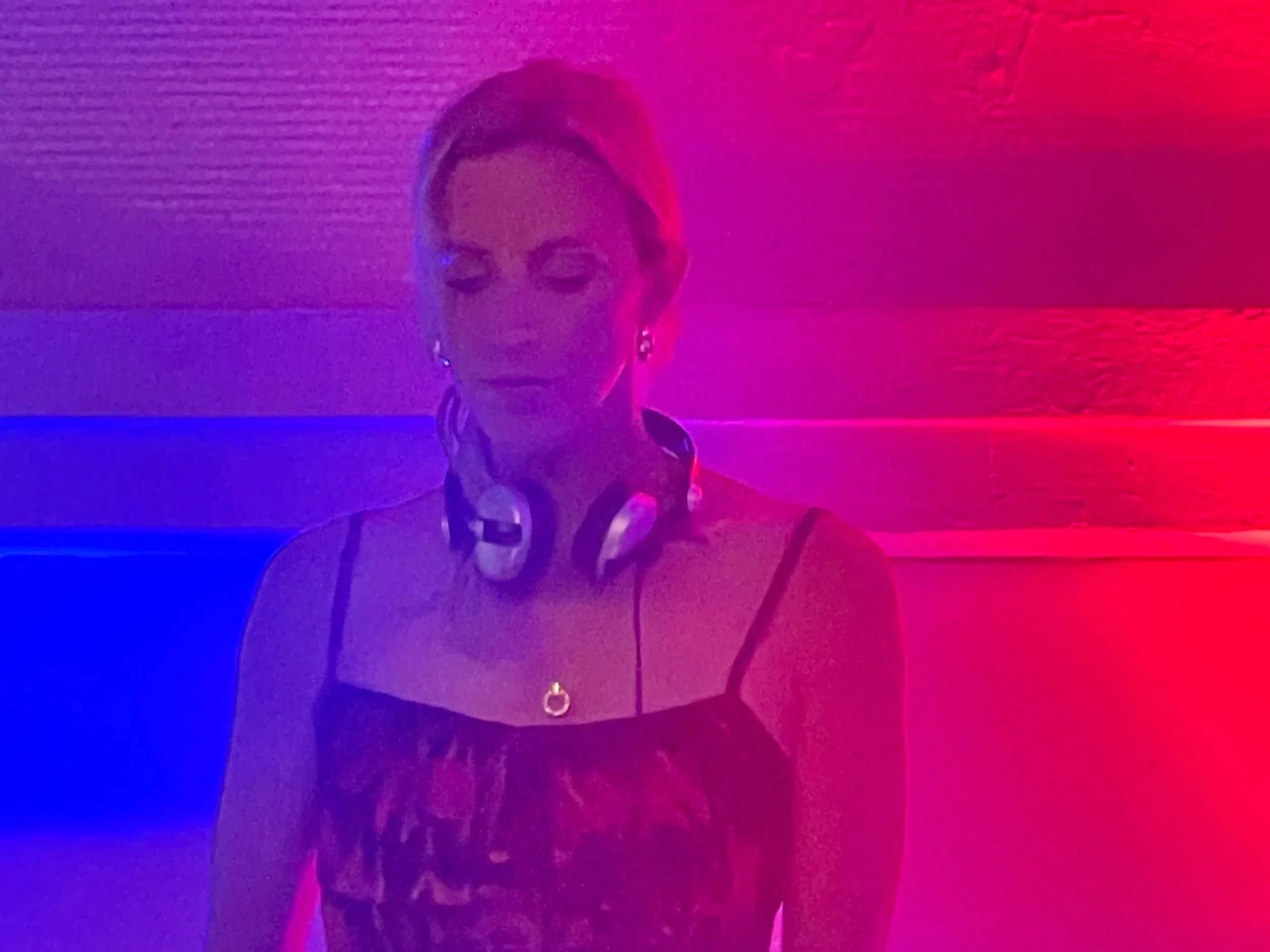Claire Louise - They Play Deep 21/04/26