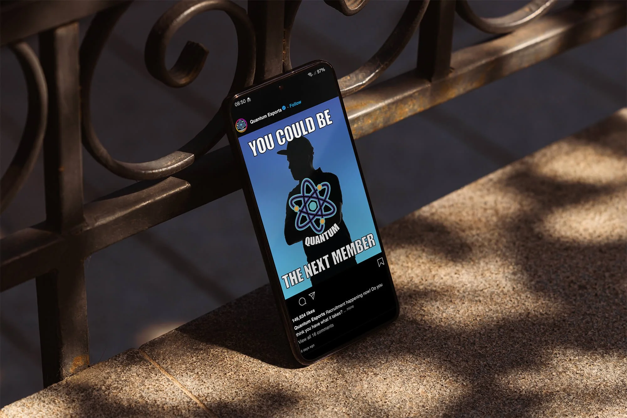 Smartphone_on_the_Ground_V1.jpg