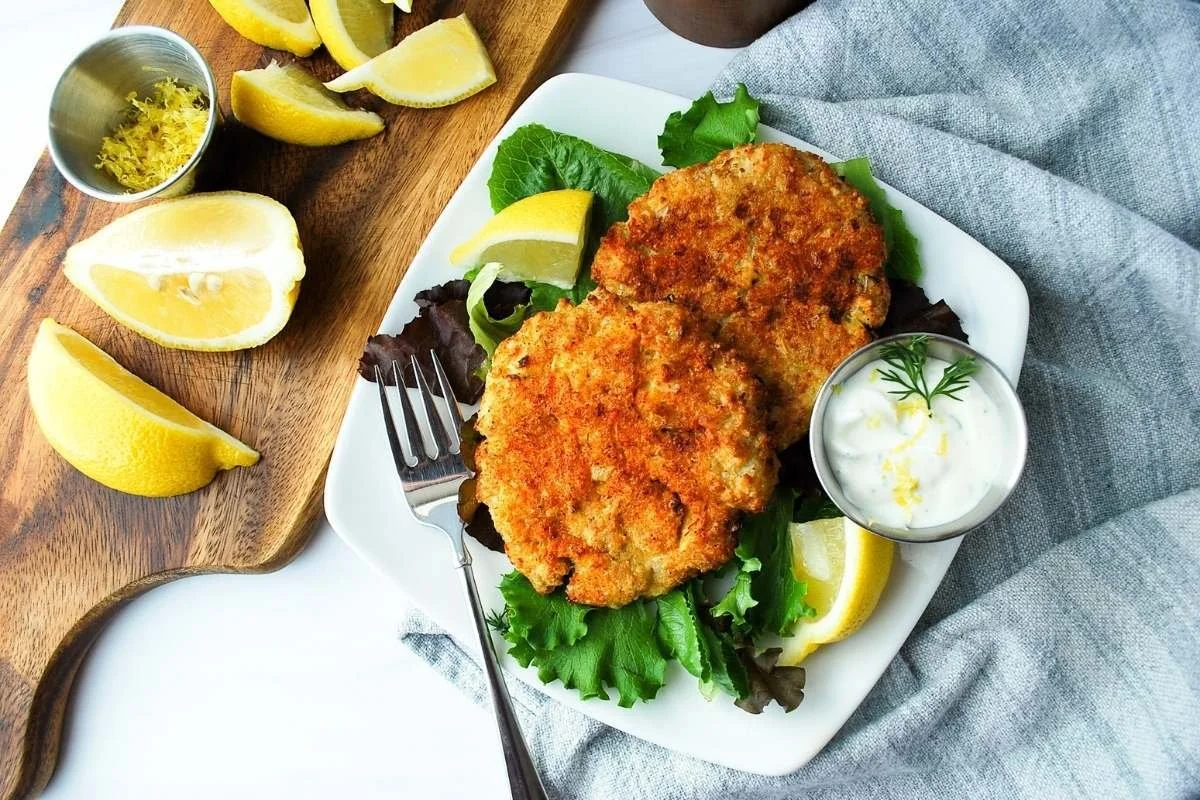 5-Star Salmon Cakes with Creamy Dill Sauce