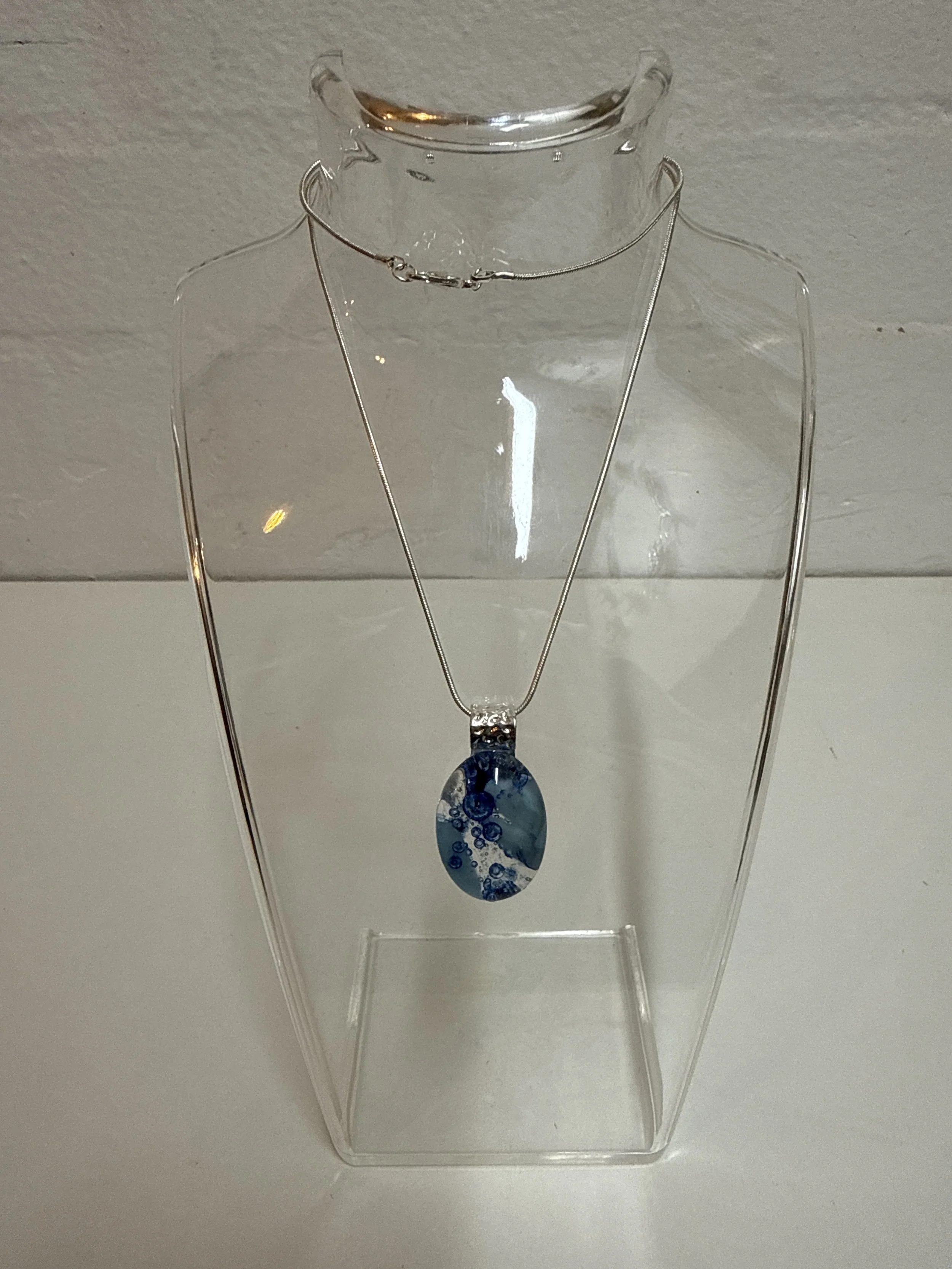 Artisan Pendant Oval blue bubble with cream flakes