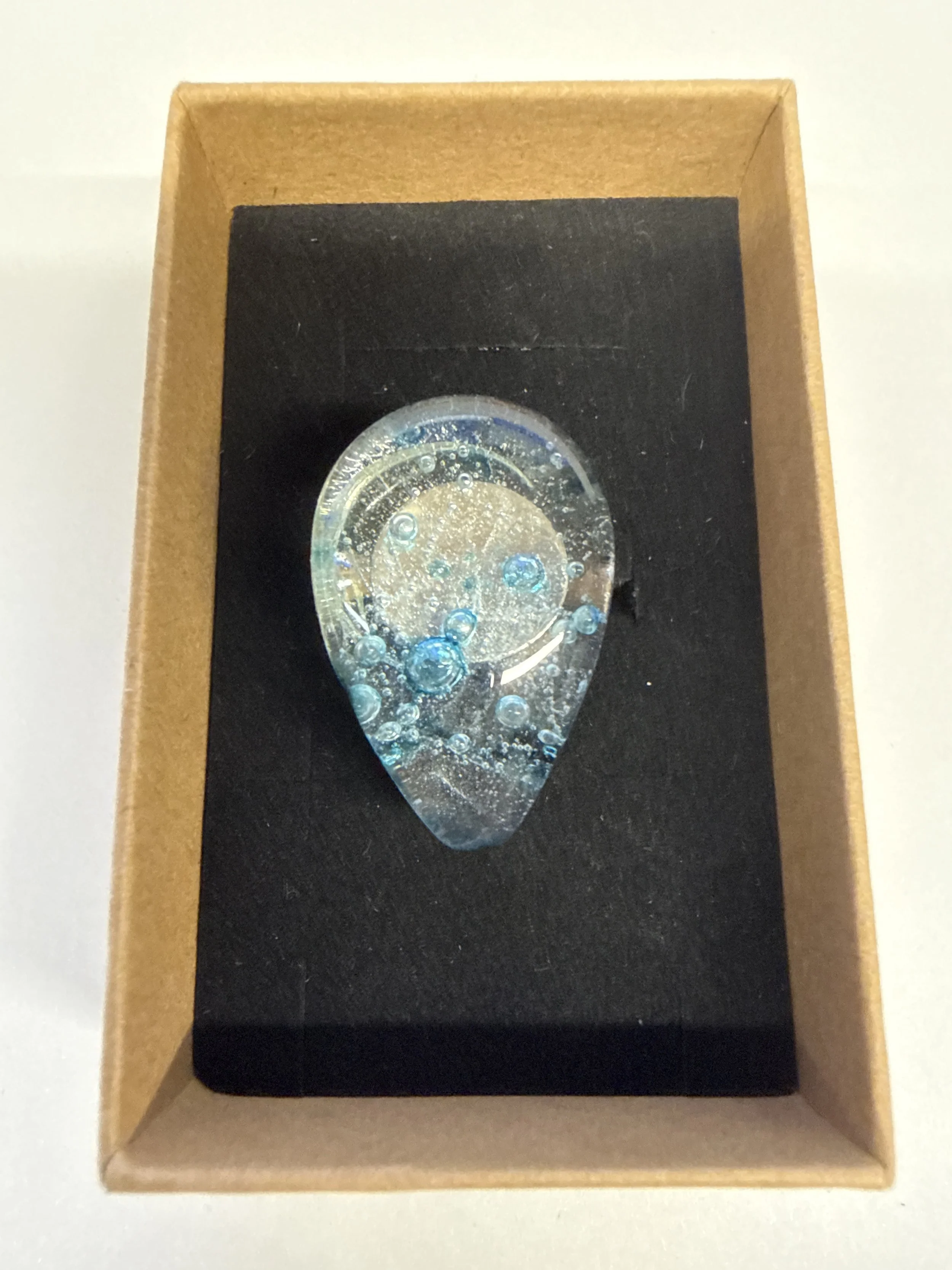 Teardrop shape clear with bubble’s