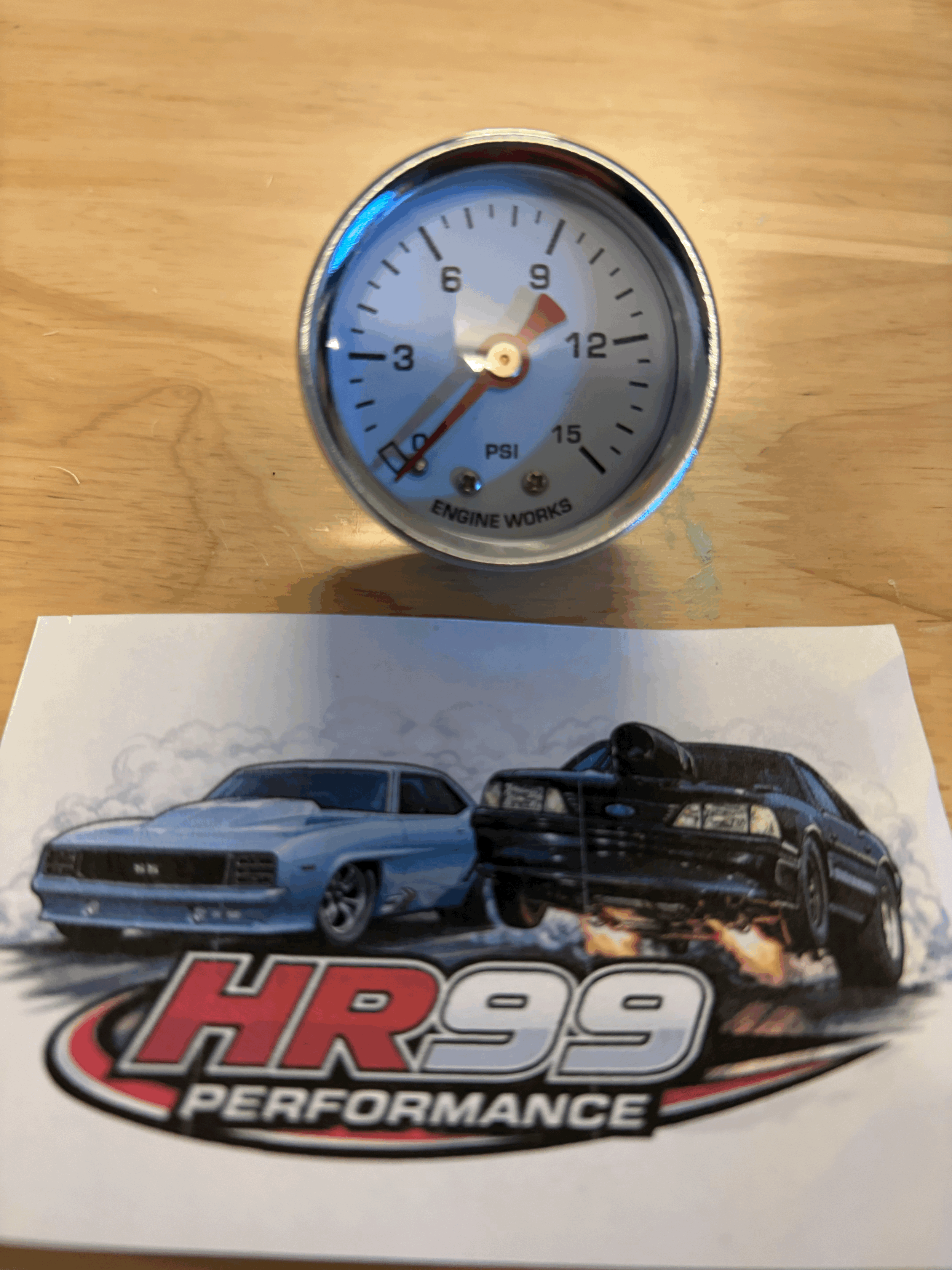 FUEL PRESSURE GAUGE 1.5'' 0-15 WHITE FACE WITH RED POINTER