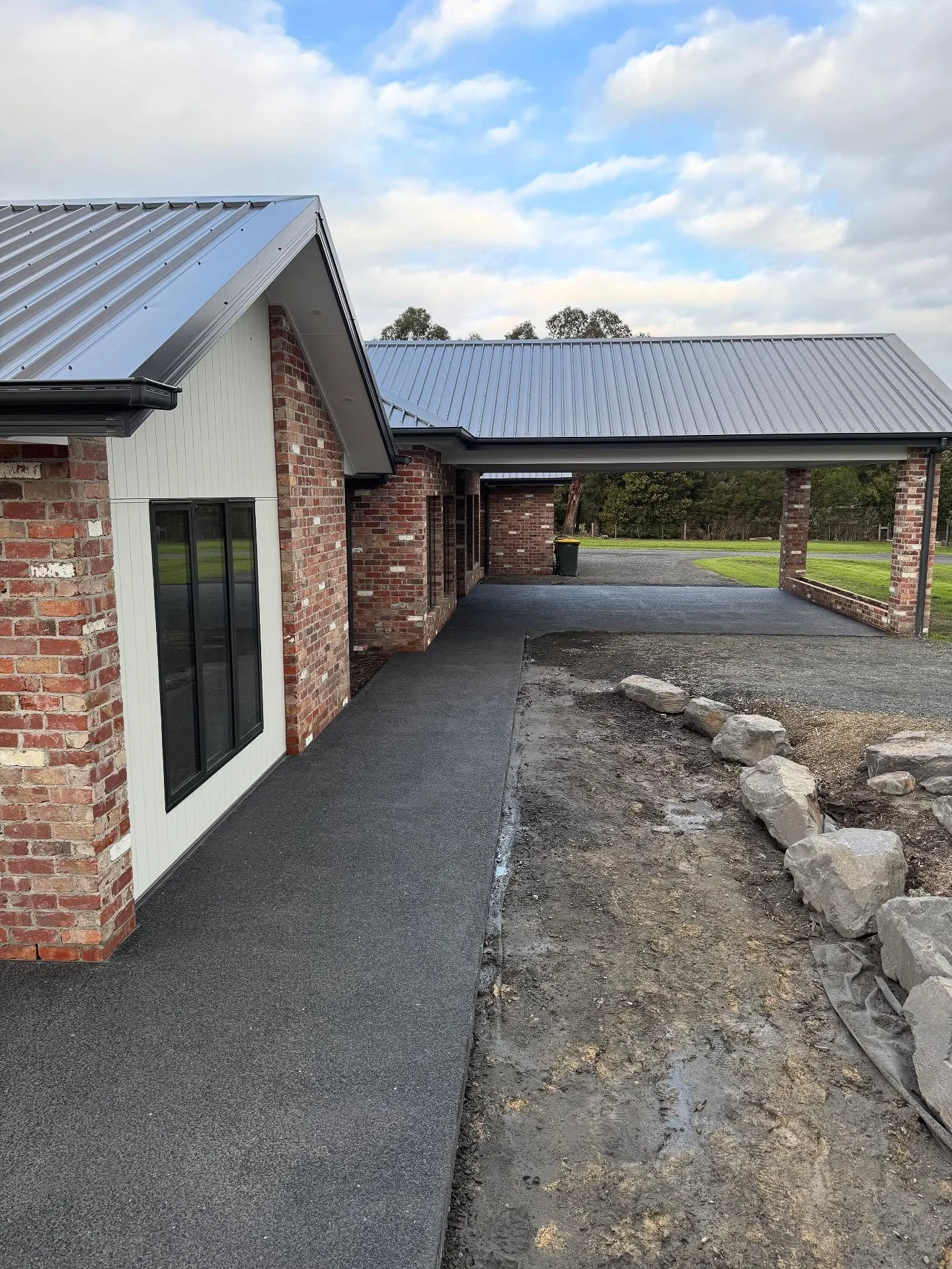 Holcim &ldquo;Dark Matter&rdquo; Exposed Aggregate