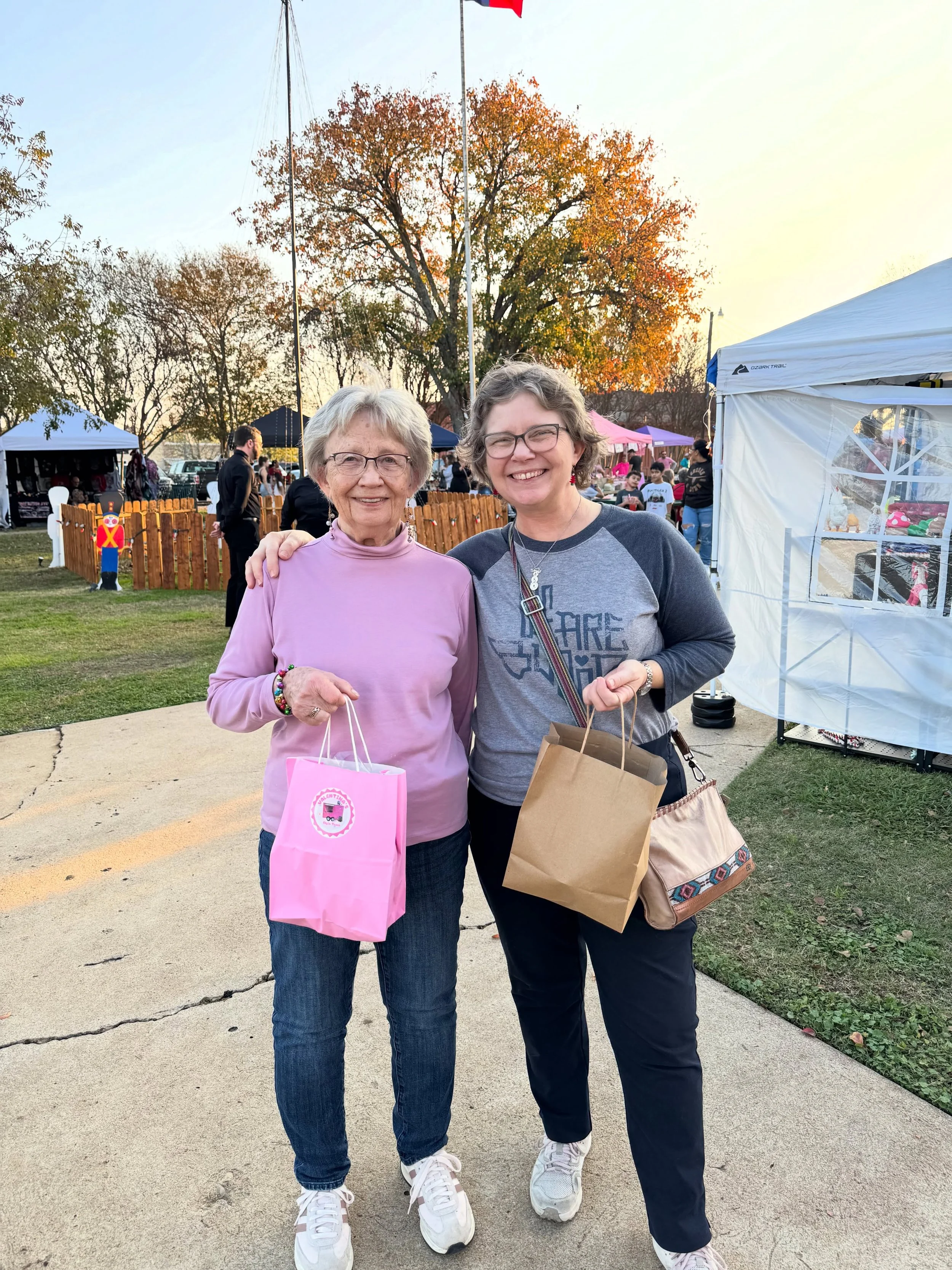 🎶 From cumbias to snacks to shopping local&hellip; this is your sign to come hang out with us 💃🏽🛍️🌽✨
@laculturamarket &bull; May 16 &bull; Elgin, TX

🎶 De las cumbias a los antojitos y las compras locales&hellip; esta es tu se&ntilde;al para ac