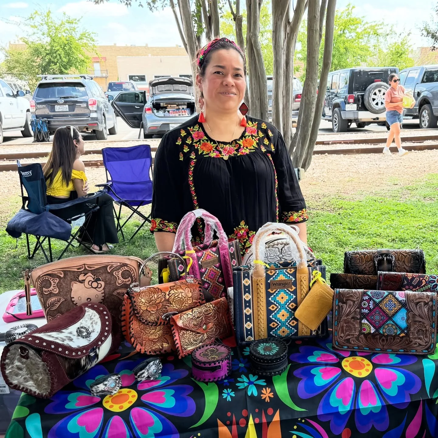 A night for the culture ❤️
La Cultura Market
🗓️ May 16 | ⏰ 4- 9PM
📍 Veterans Memorial Park, Elgin
Bring your people. We&rsquo;ll bring the vibes 🎶