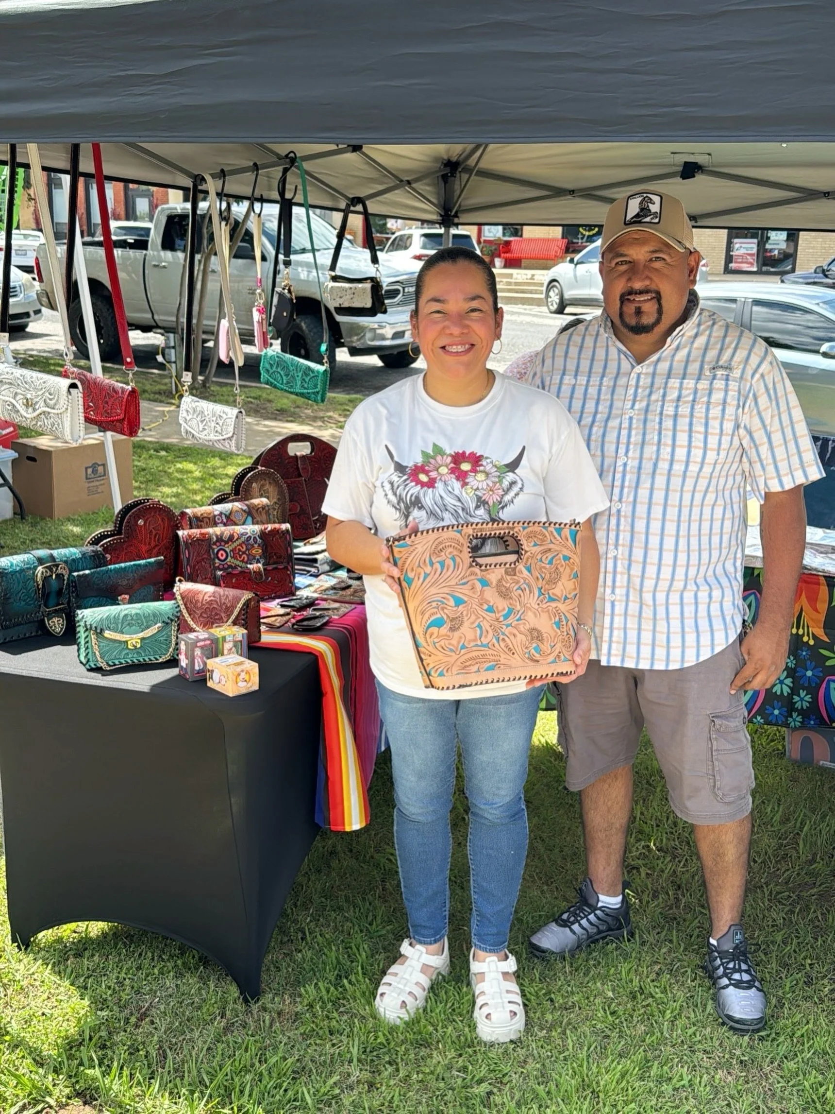 📣 &iexcl;&Uacute;ltima llamada para vendedores!

&iquest;Tienes un negocio &uacute;nico? &iexcl;Nos encantar&iacute;a conocerte! 💛

Estamos buscando a nuestros &uacute;ltimos vendedores para La Cultura Market en Elgin, TX (a solo 20 minutos al este