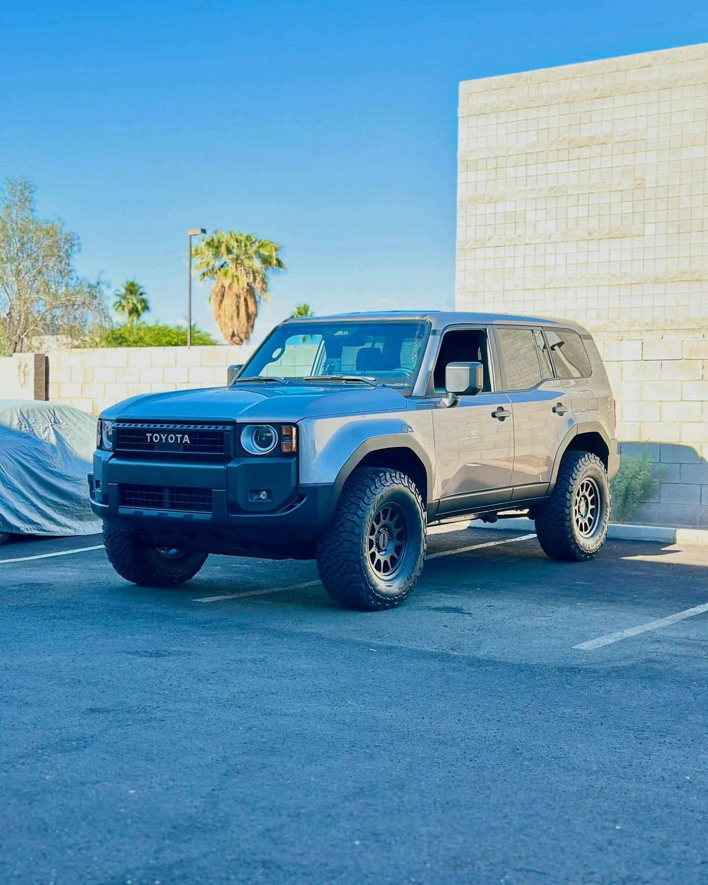 Brand-new 2025 Land Cruiser brought in to get some 35&rdquo; BF Goodrich K03 tires on some Method wheels. Excellent combination with just a slight lift /// @bfgoodrichtires @methodracewheels @sterling.gmbh 

Need tires and quality mounting and balanc