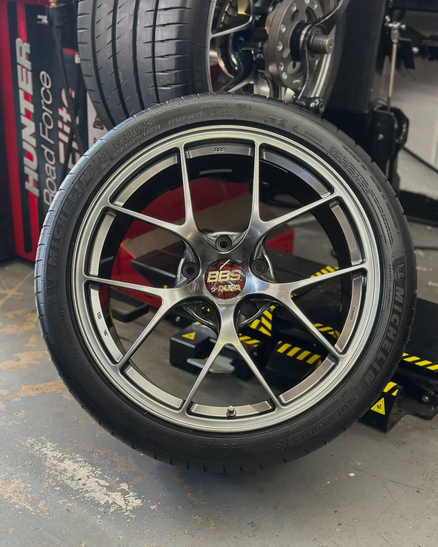 Gorgeous set of BBS RI-D wheels came in for new Michelin Pilot Sport 4S tires destined for a Porsche 911 😍 /// @michelinusa @michelin @bbs.wheels 

Need quality tire mounting and balancing services? Reach out to me to schedule in your appointment! 
