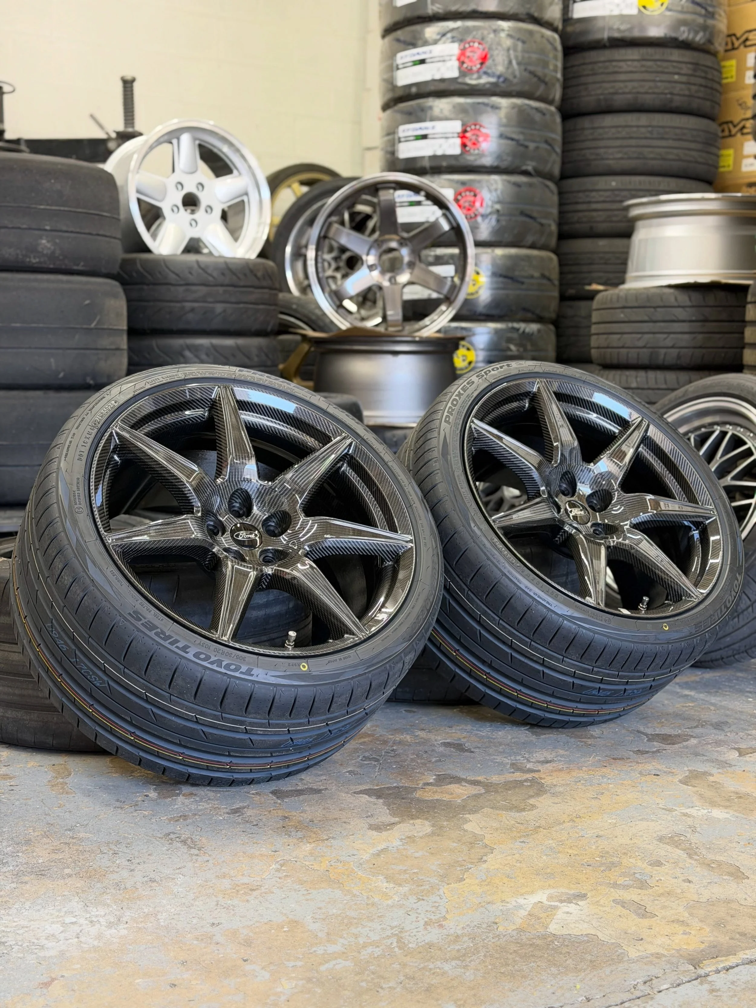Some Carbon Fiber Shelby GT500 wheels in for new Toyo Proxes Sport 2 tires and proper care for the mounting/balancing. 

Serious works of art 😍 

Want your wheels treated with the proper care with a shop that has the proper tools and attachments to 