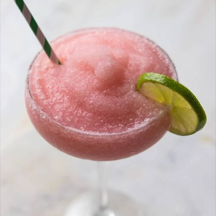 Cool down this summer with our fresh frozen margaritas! 🌊🍹
