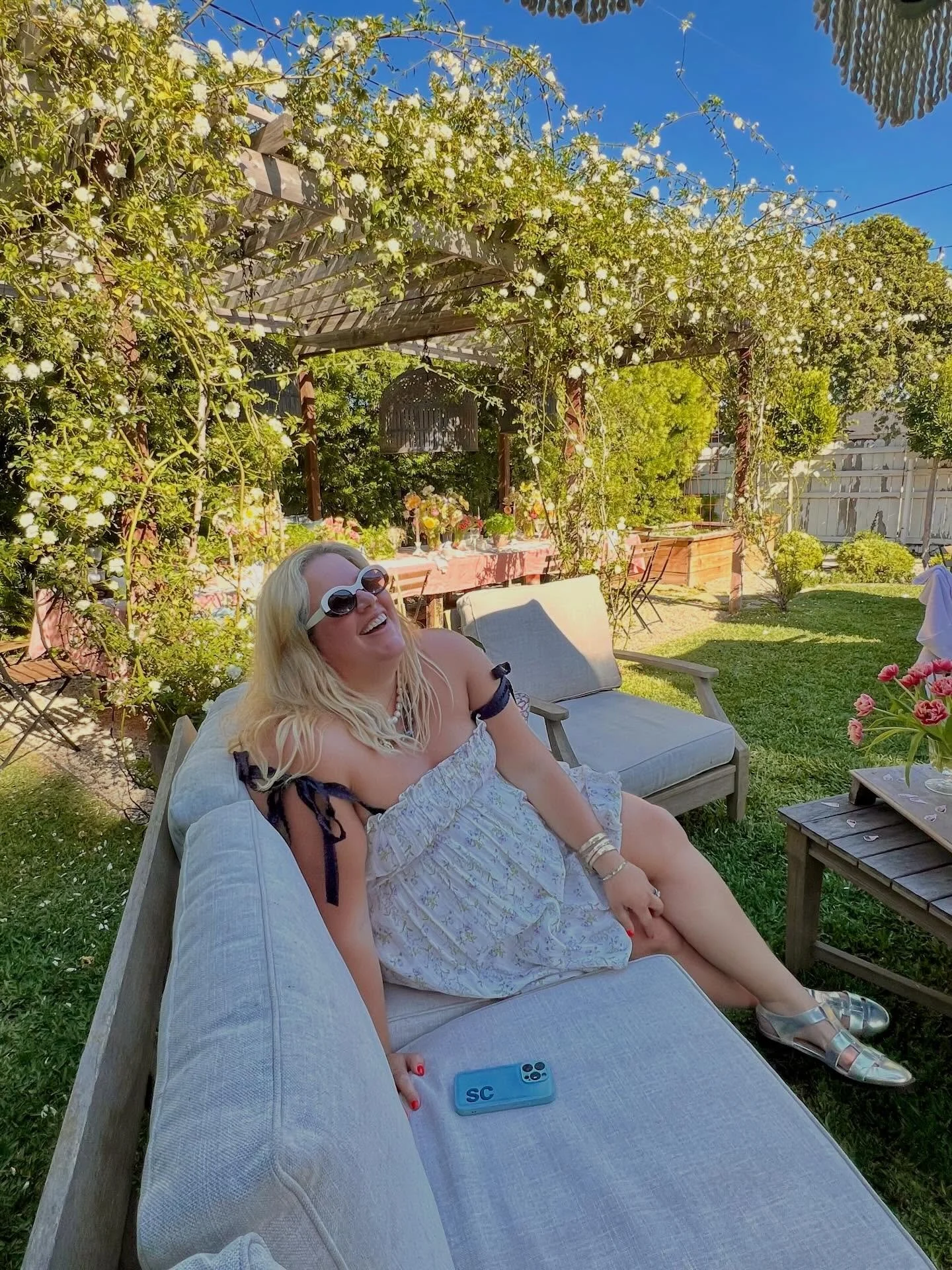 This is the life - hold on tight. Feel good happy day - the kind that keeps ya going until the next good day. Where the sun feels good on your skin, people smile at each other, something tasted extra good, you know the type? Wishing you all a good da