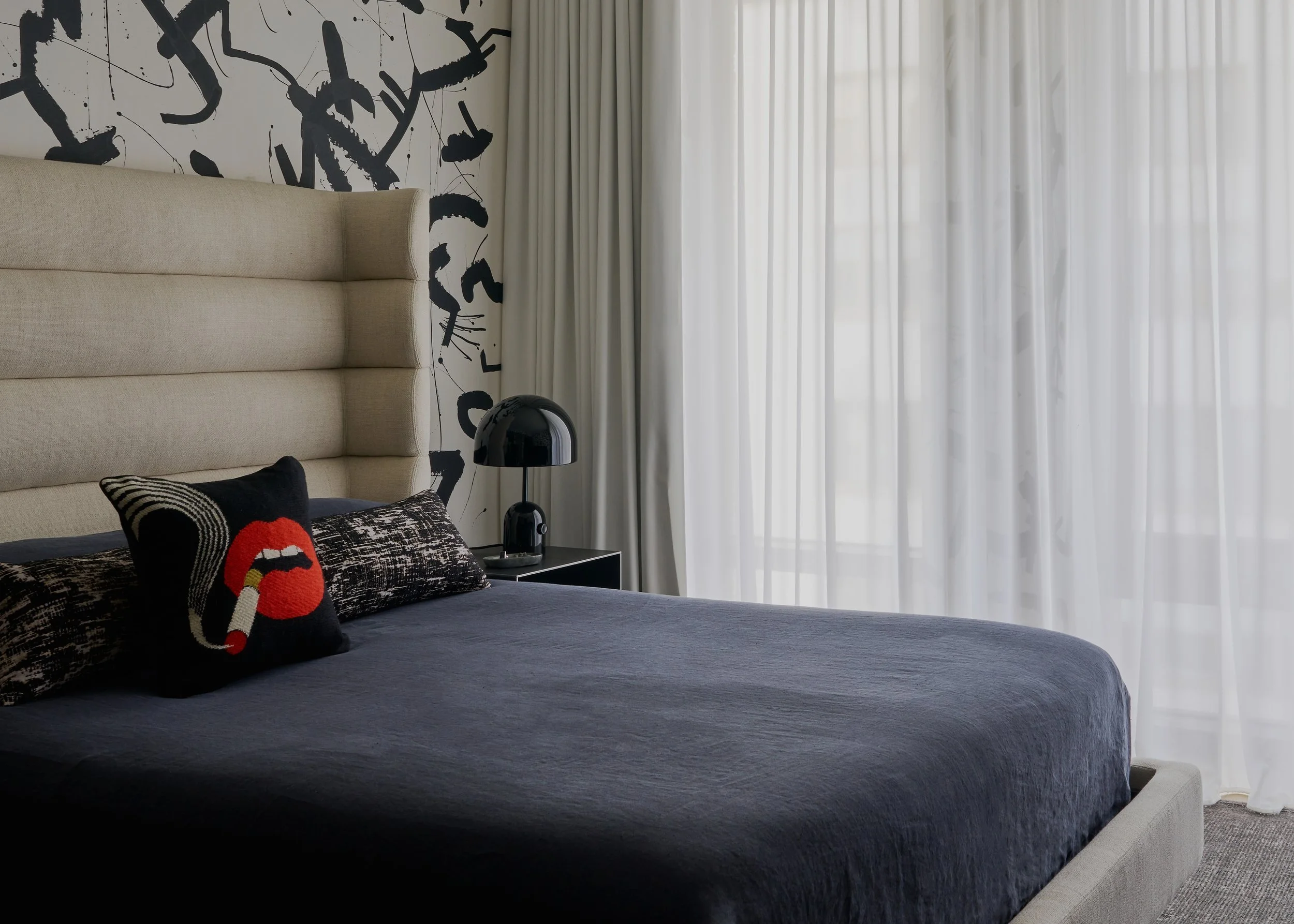 gramercy-park-manhattan-residence_guest-bedroom_02.jpg