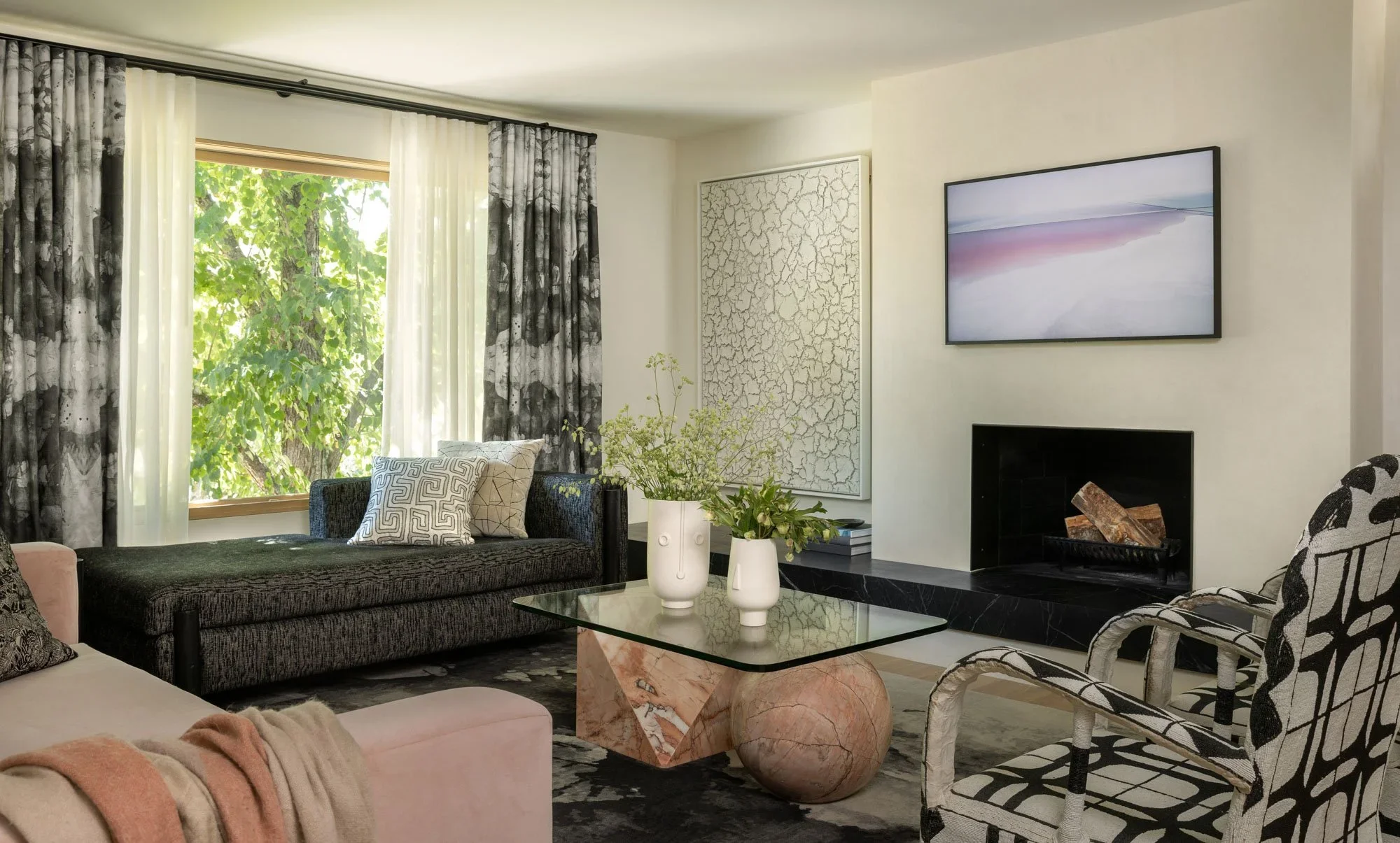 leschi-seattle-outlook_living-room_03.webp