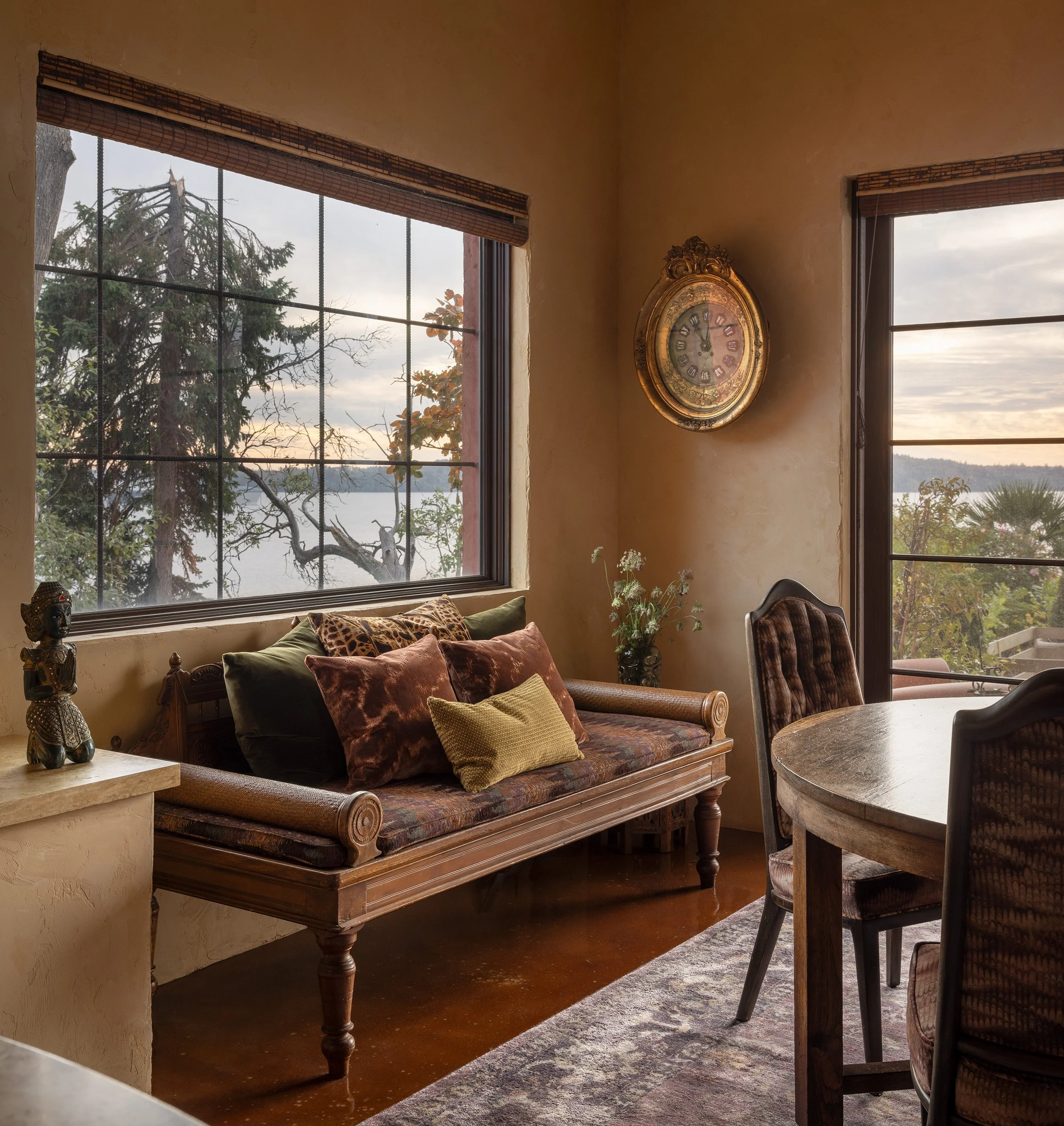 washington-state-classic_living-room_05.jpg