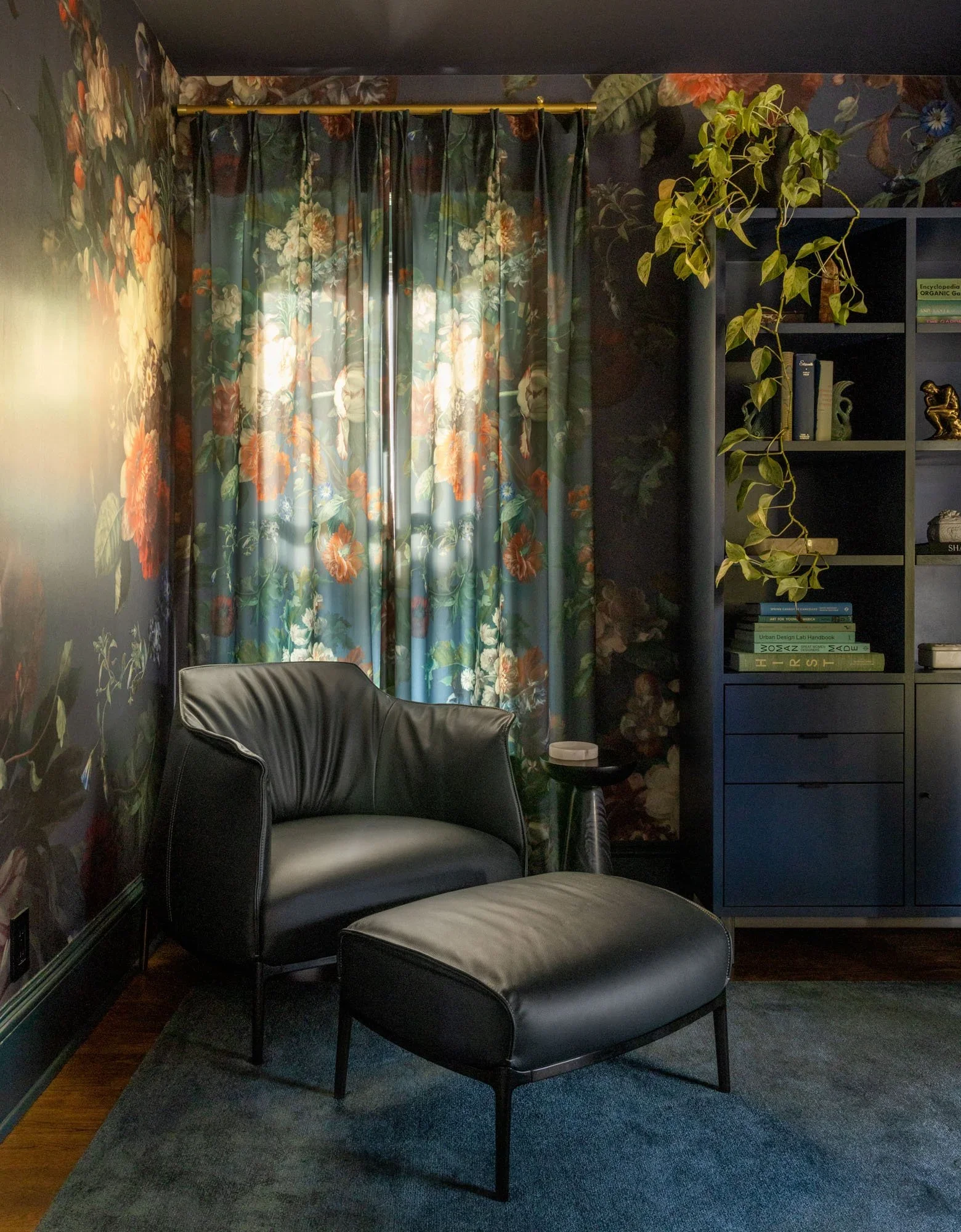 ravenna-historic-seattle-craftsman_family-room_03.webp