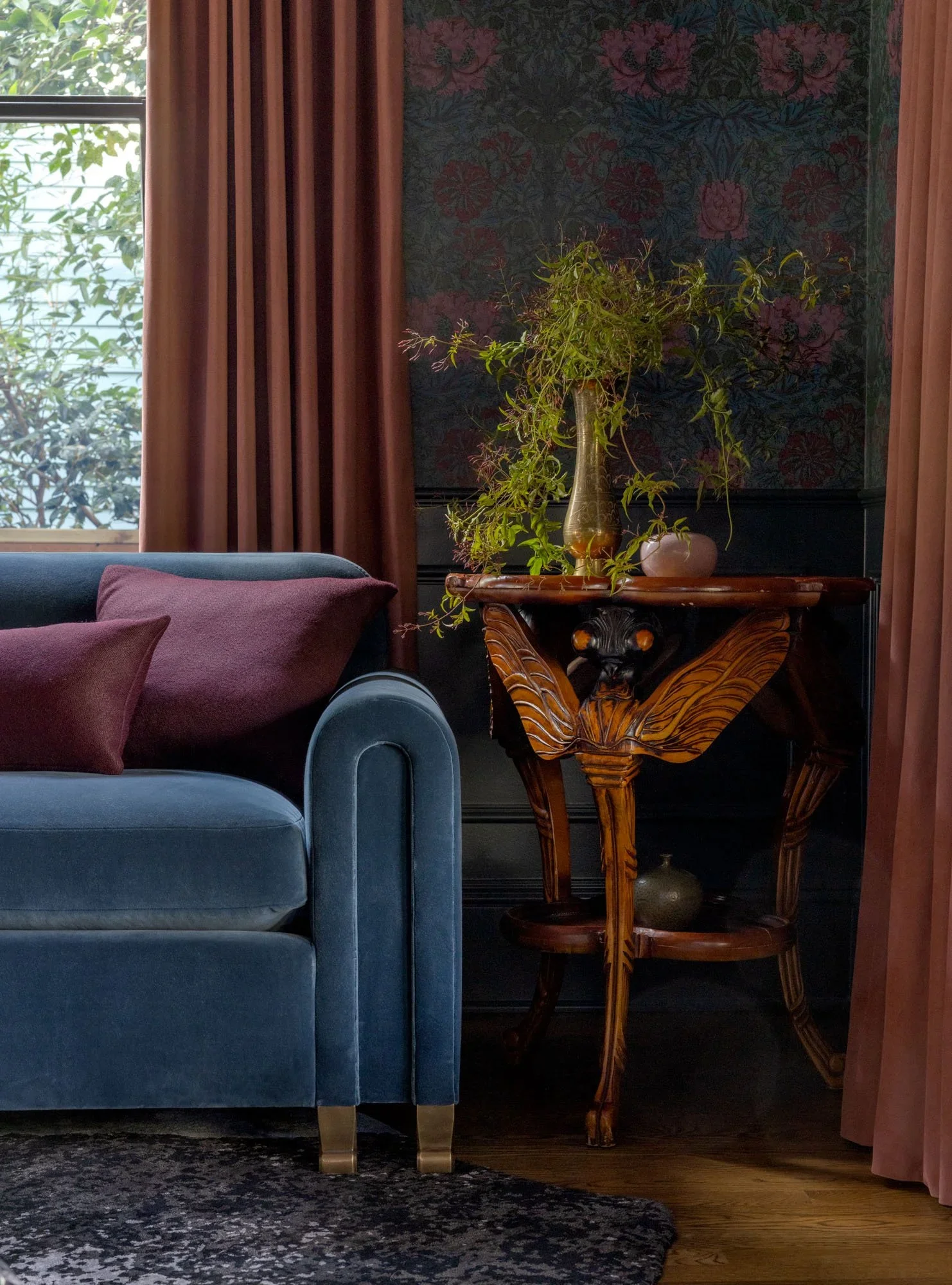 ravenna-historic-seattle-craftsman_living-room_03.webp