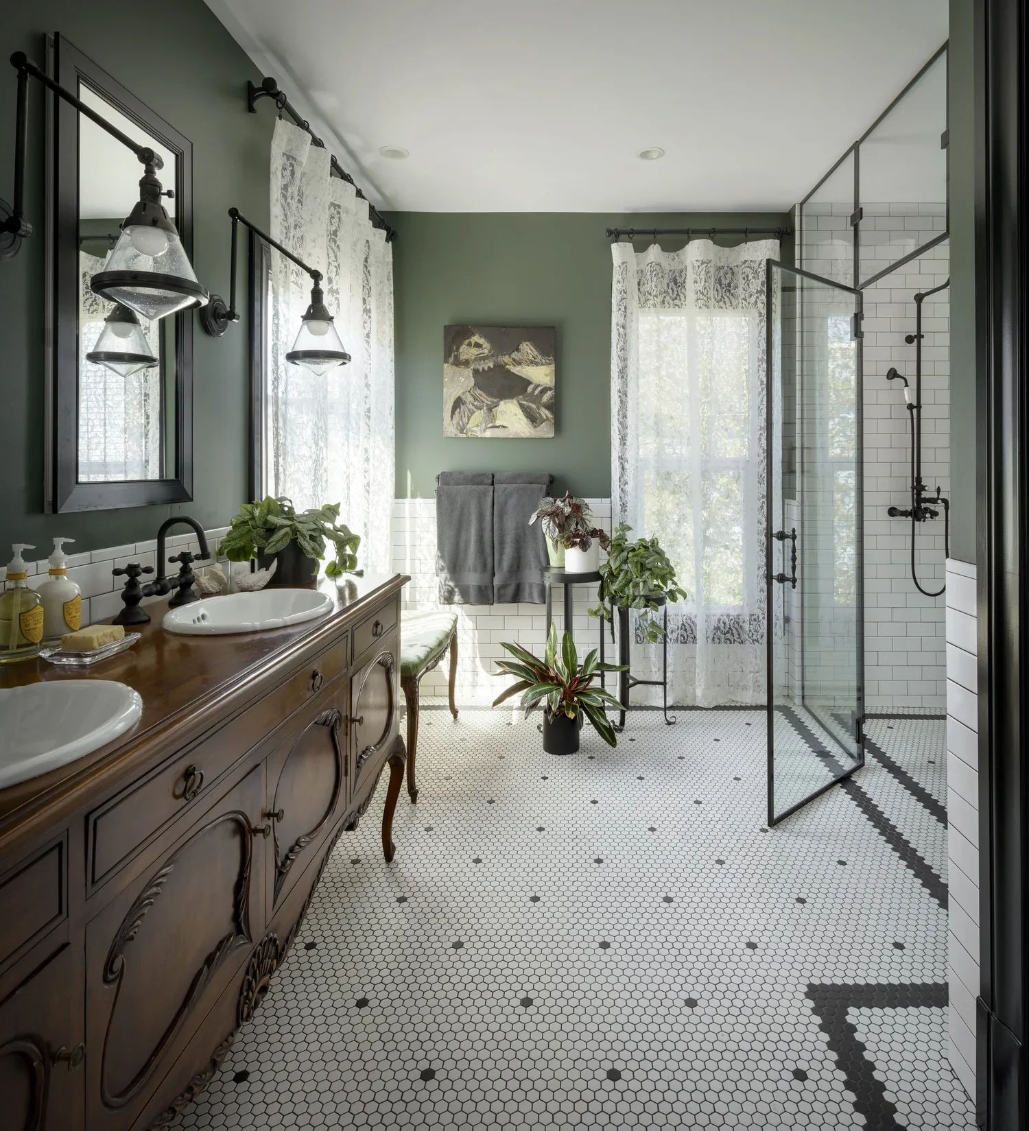 seattle-historic-victorian-landmark_primary-bath_06.webp