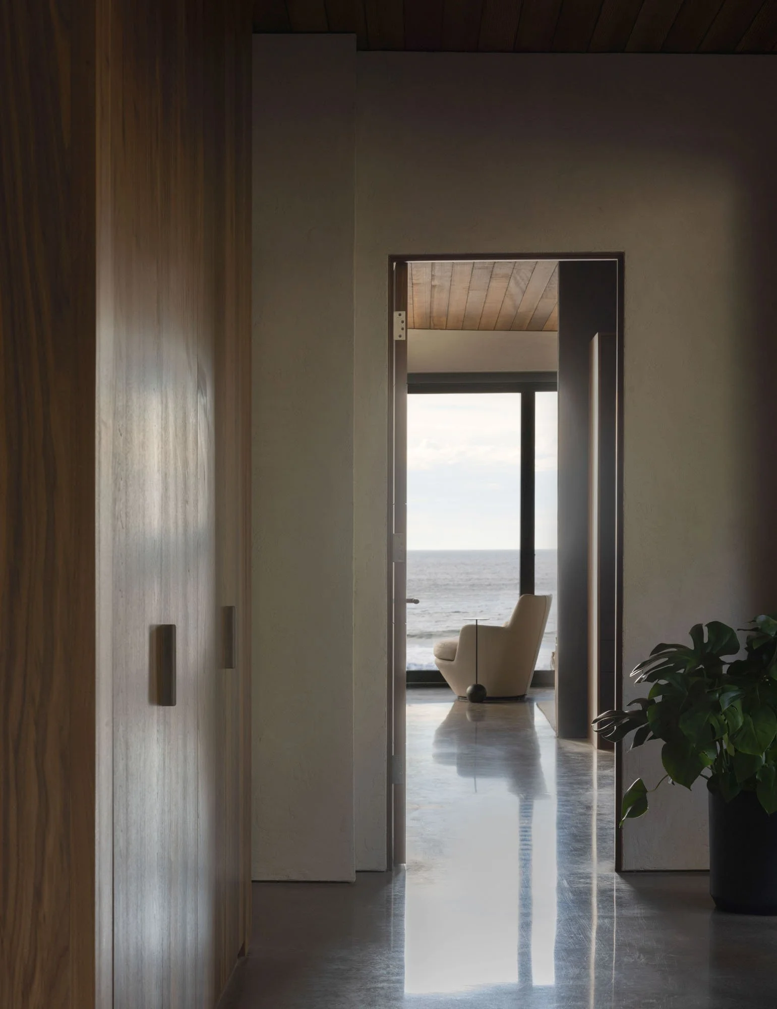 arch-cape-beach-house_stair-hall_01.jpeg