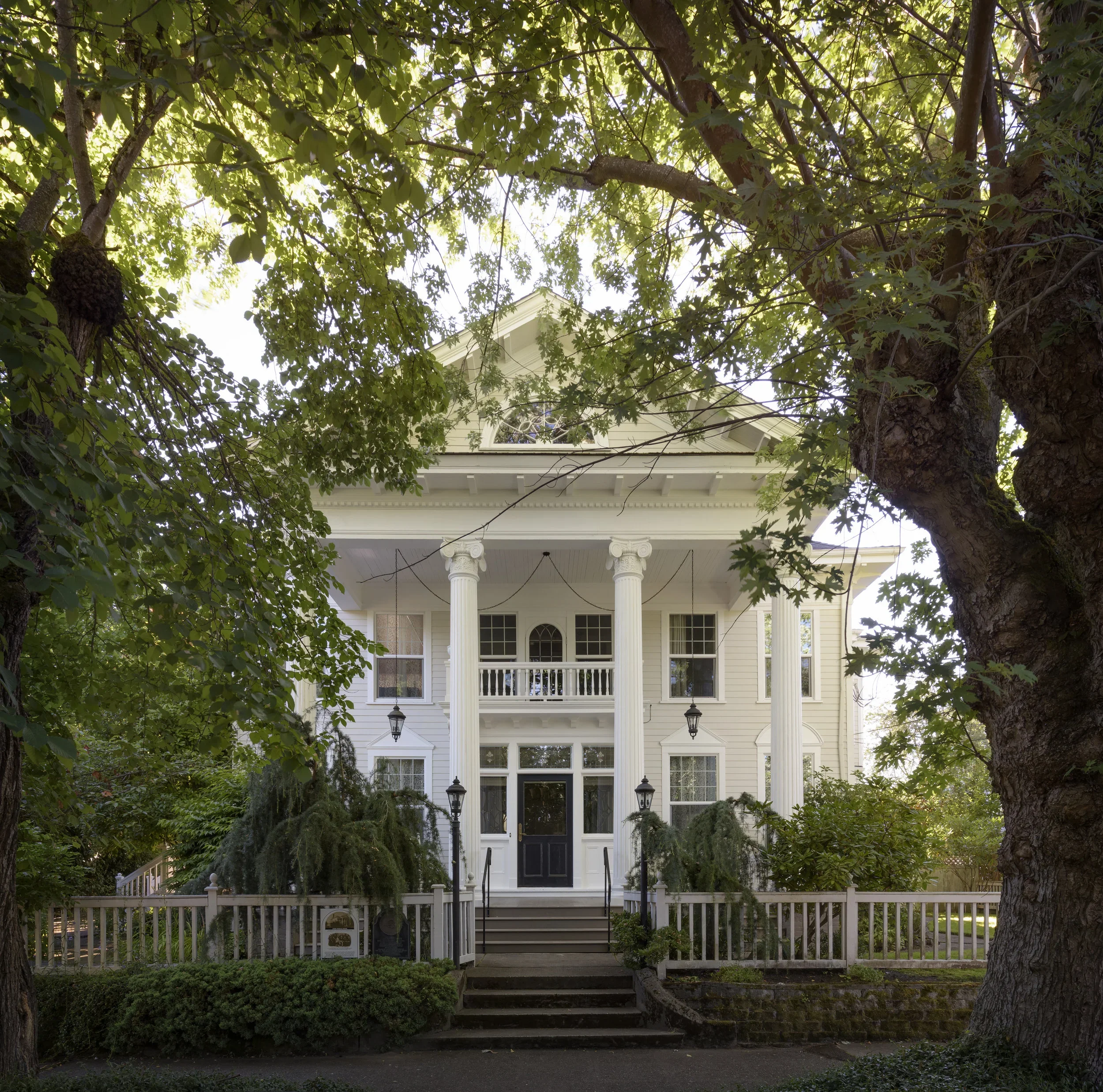 MDID_Seattle-Historic-Landmark_Historic-Home-Exterior-Shot.webp