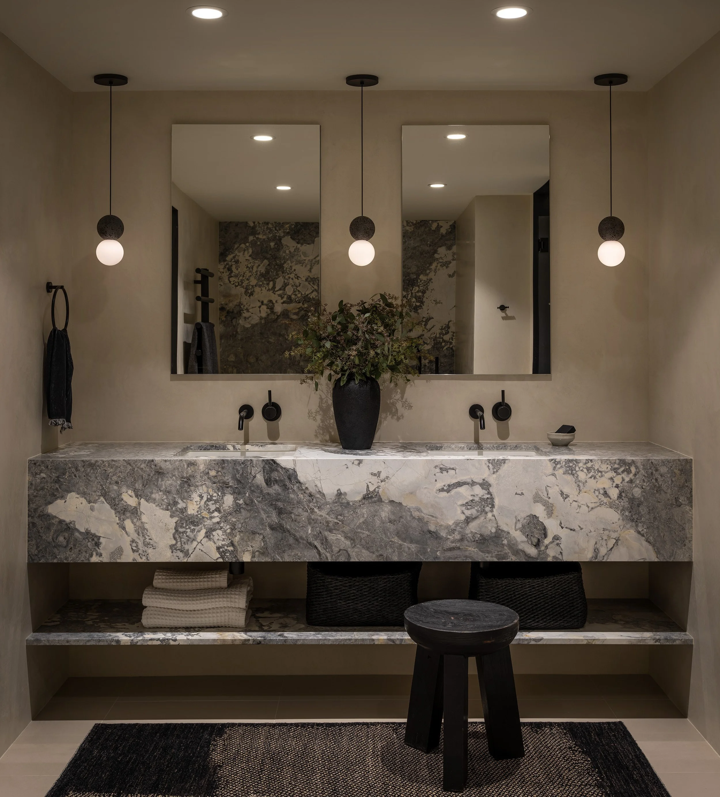 belltown-seattle-urban-retreat_primary-bath_02.jpg