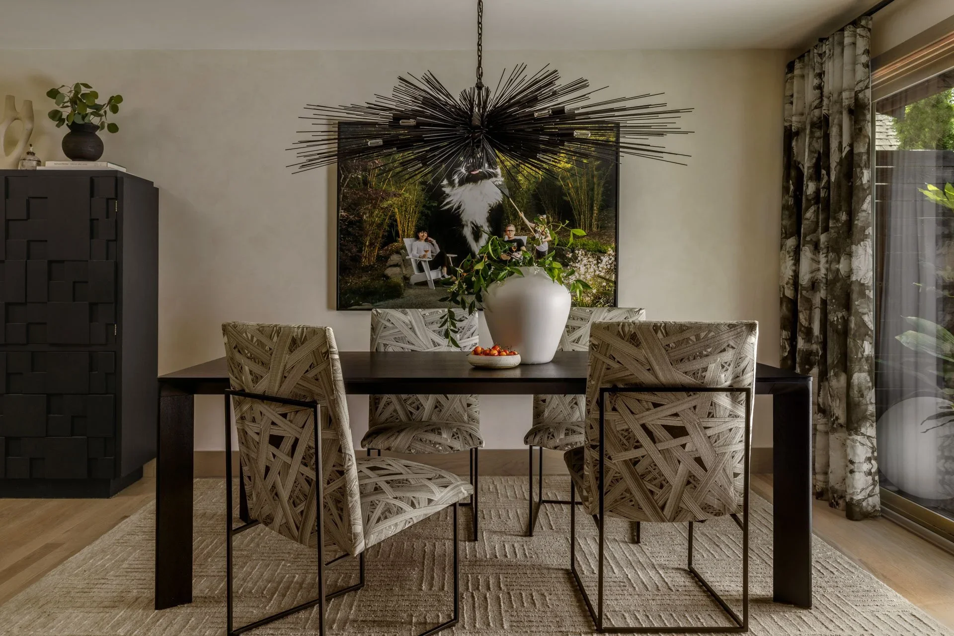leschi-seattle-outlook_dining-room_02.webp
