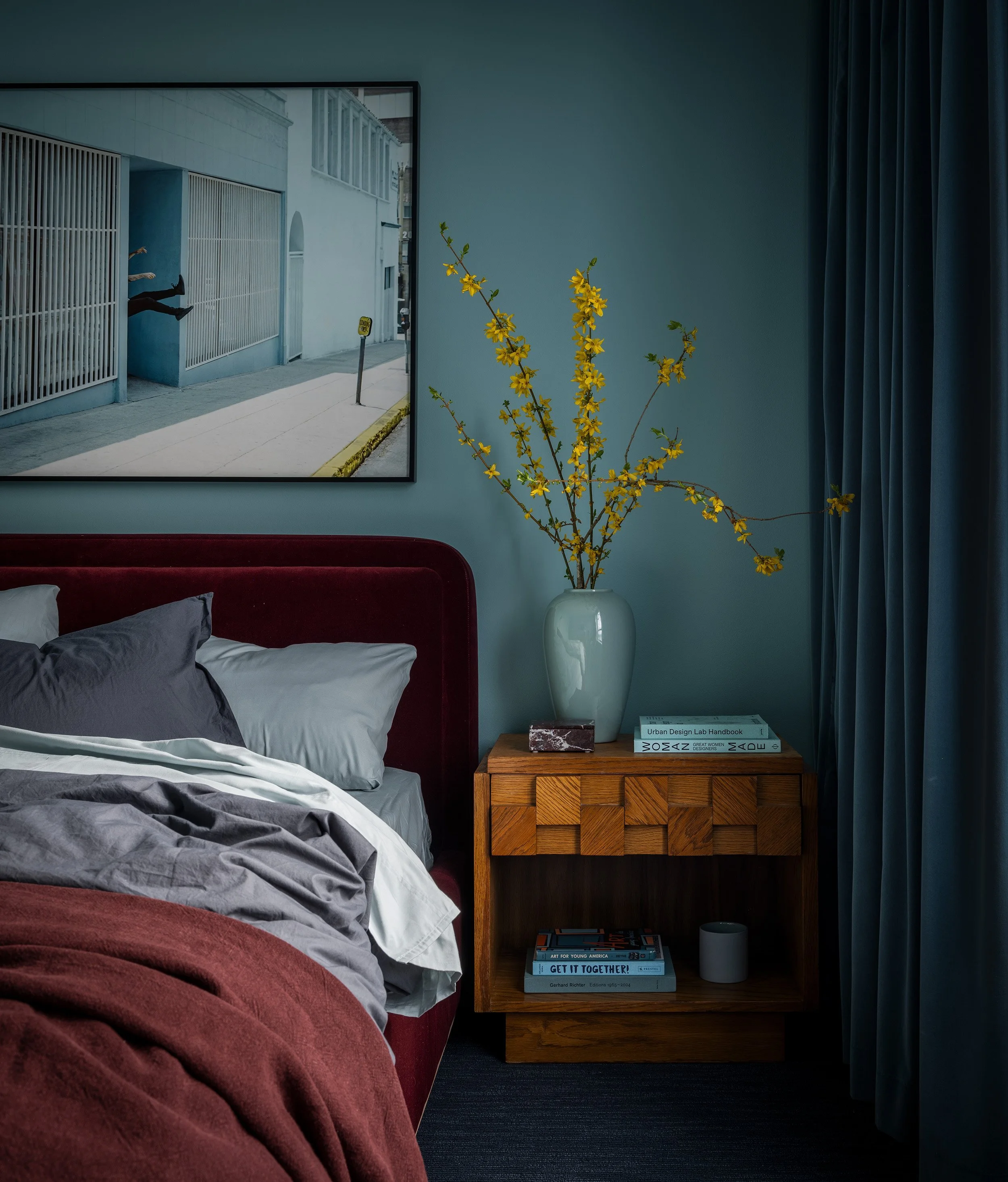downtown-seattle-high-rise_primary-bedroom_02.jpg