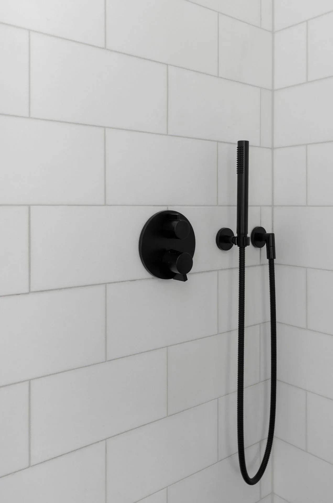 leschi-seattle-outlook_primary-bath_01.webp