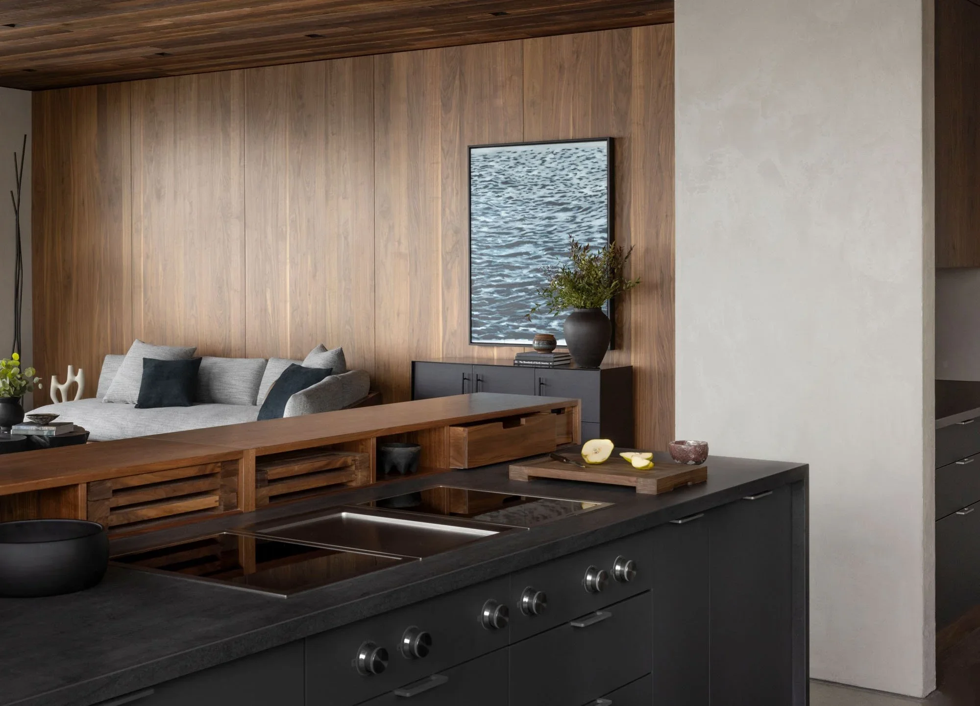 arch-cape-beach-house_kitchen_02.webp